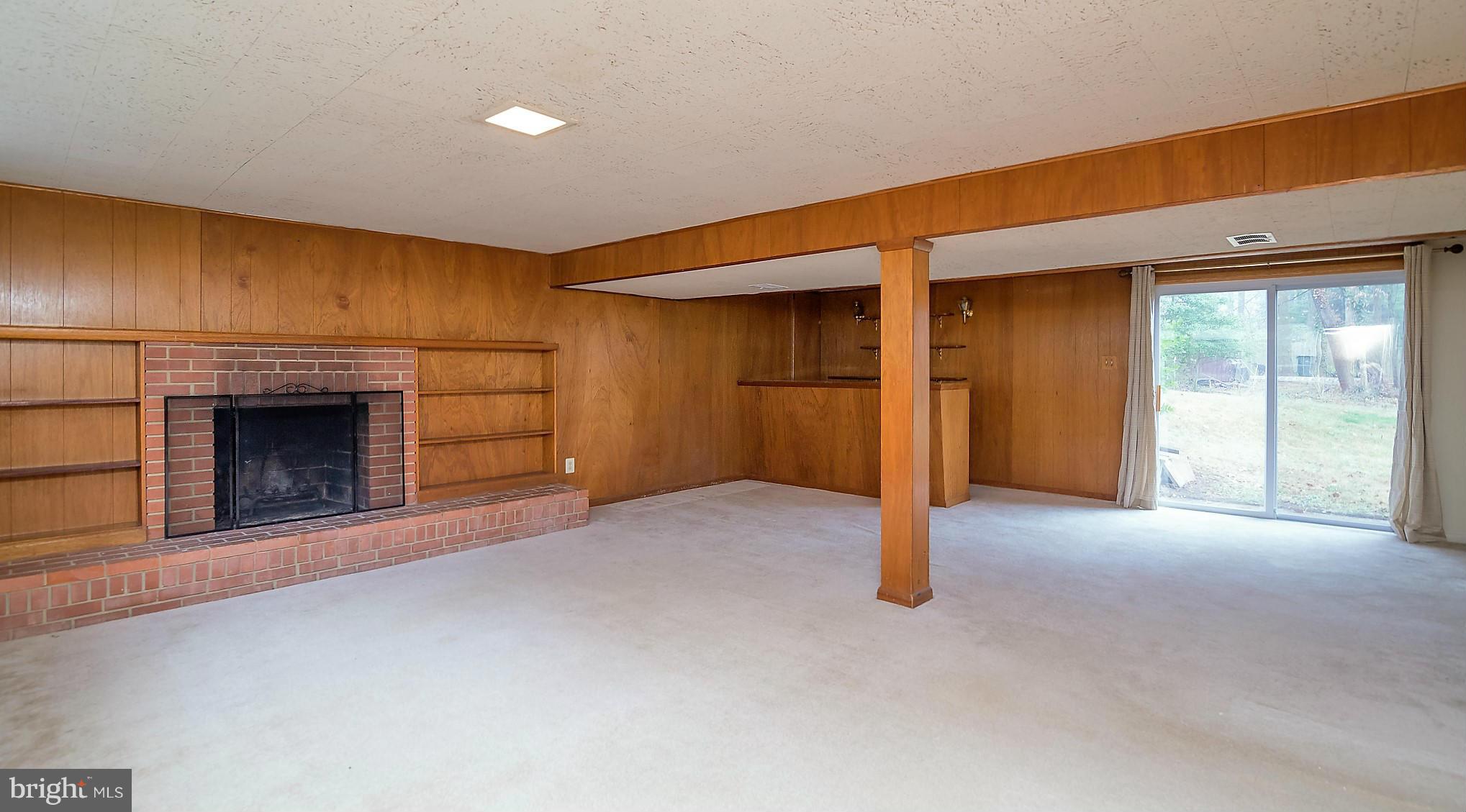 VIENNA WOODS - Residential Lease