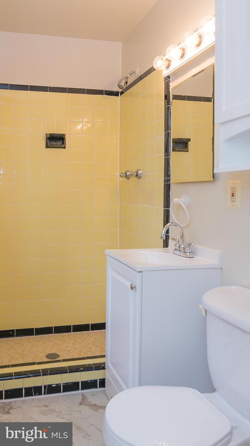 VIENNA WOODS - Residential Lease