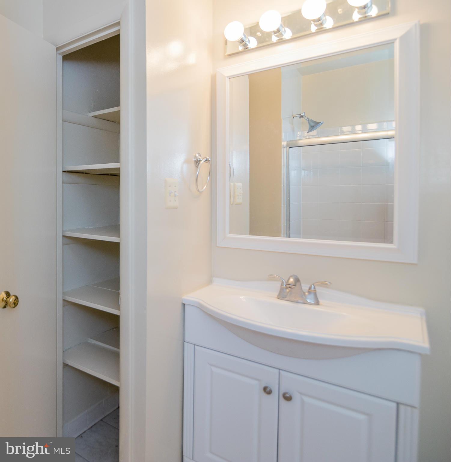 VIENNA WOODS - Residential Lease