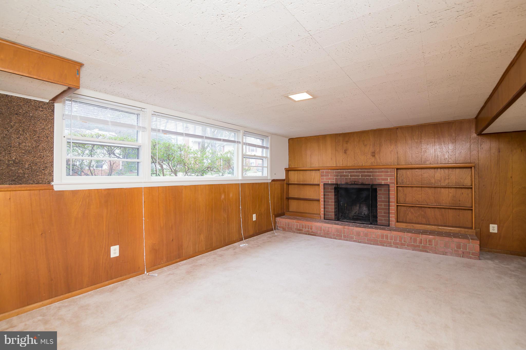 VIENNA WOODS - Residential Lease