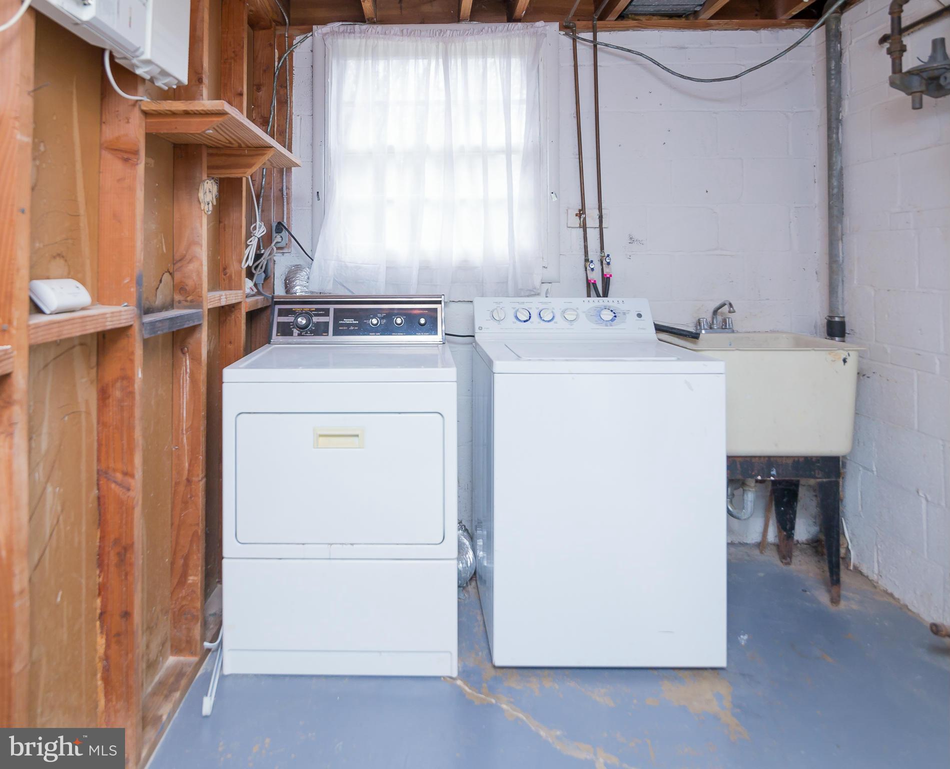 VIENNA WOODS - Residential Lease