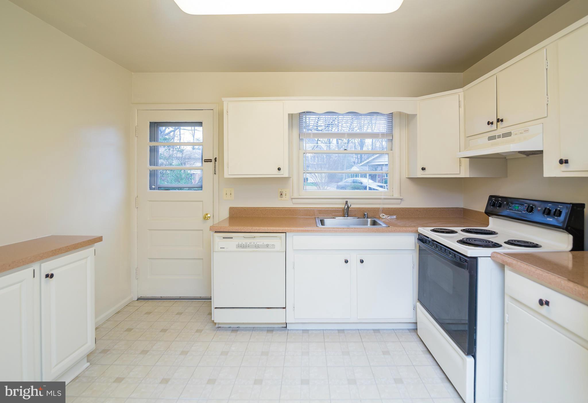 VIENNA WOODS - Residential Lease