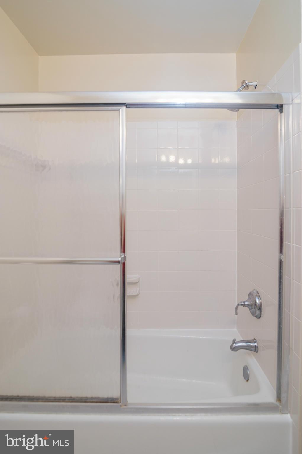 VIENNA WOODS - Residential Lease