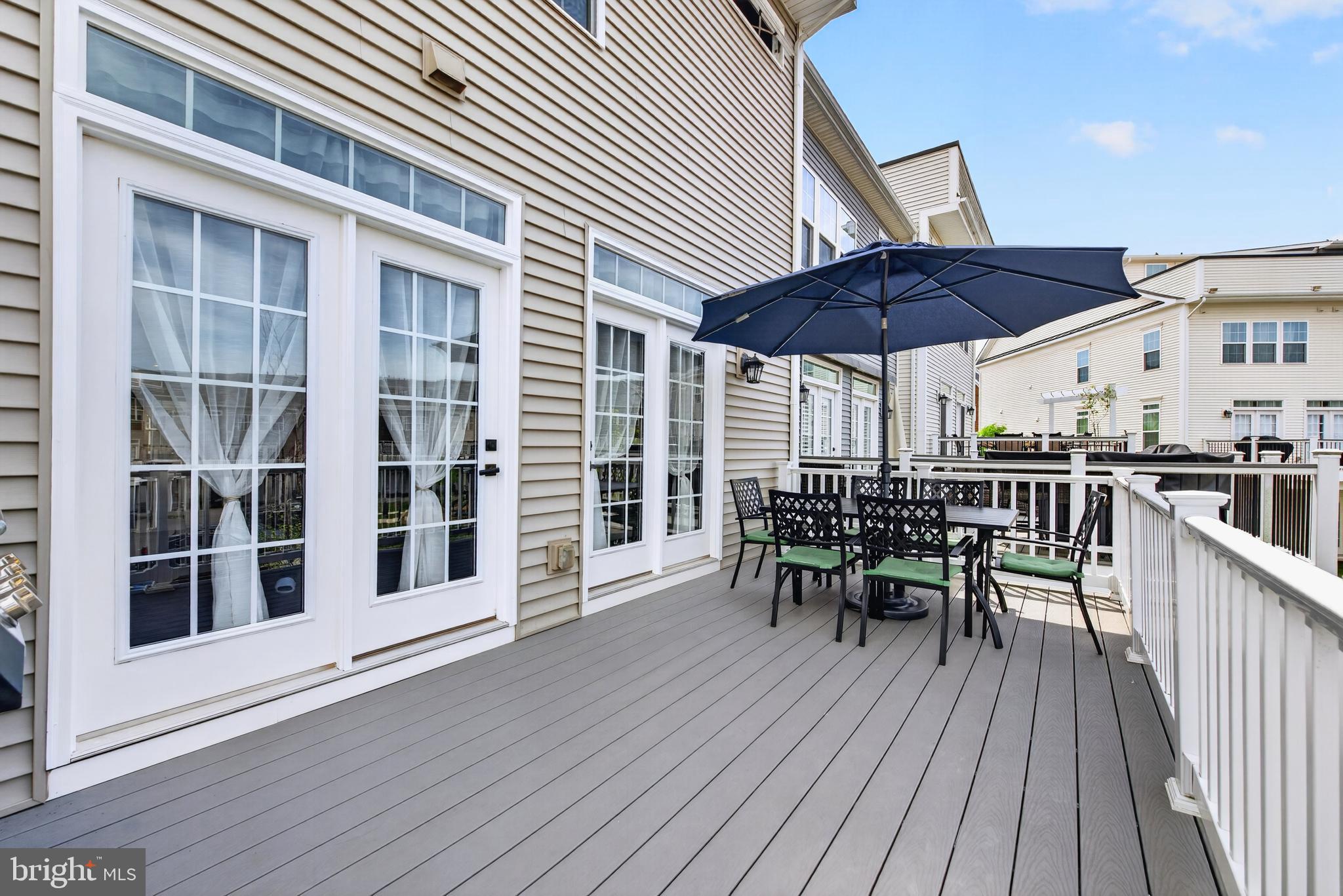 ARCOLA TOWN CENTER - Residential