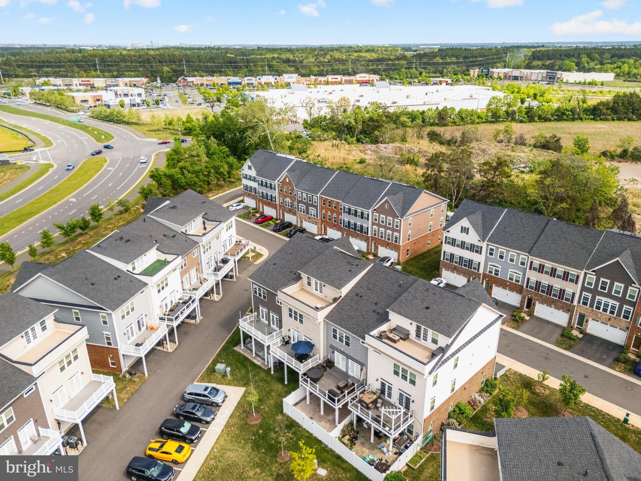 ARCOLA TOWN CENTER - Residential