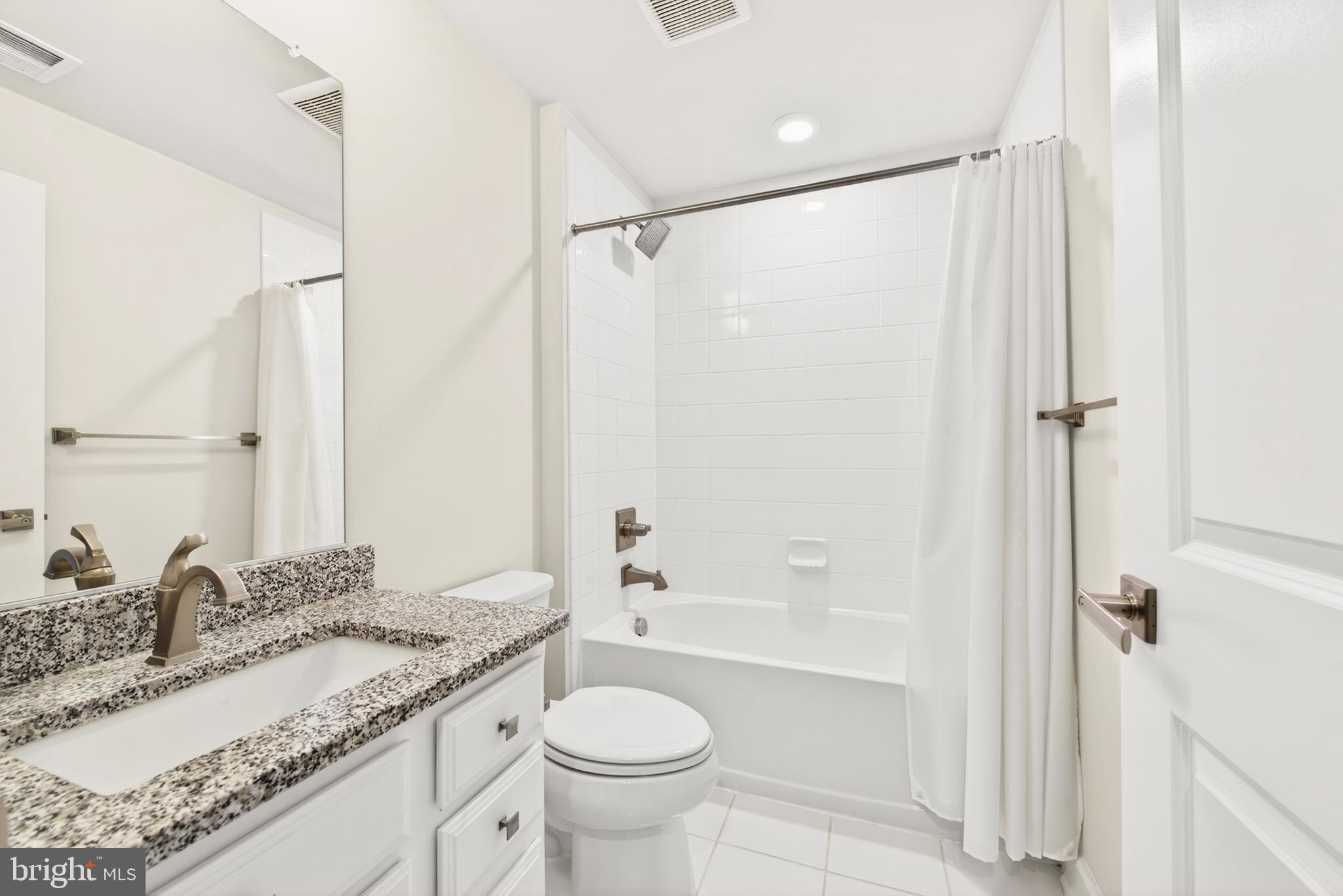 ARCOLA TOWN CENTER - Residential