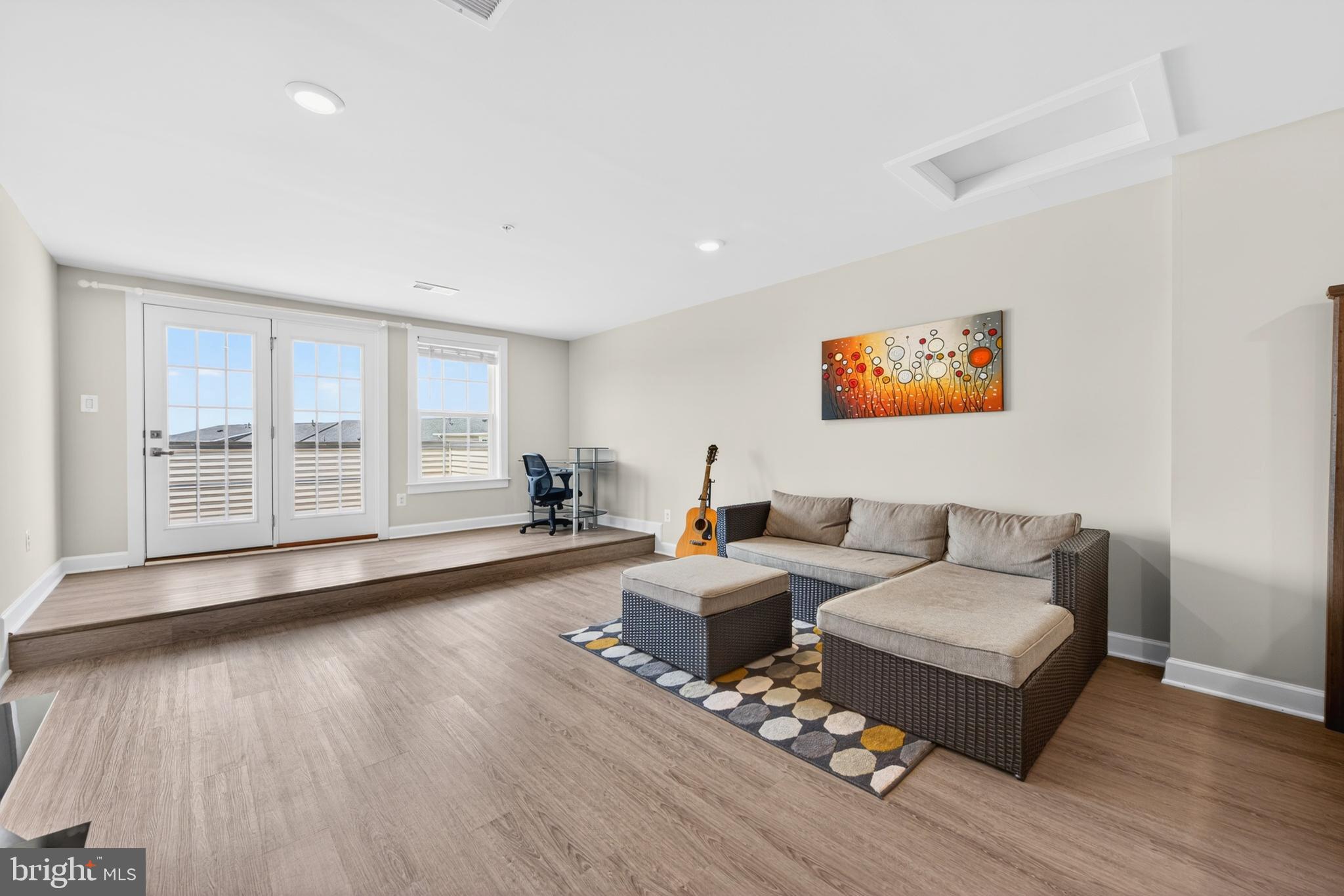 ARCOLA TOWN CENTER - Residential