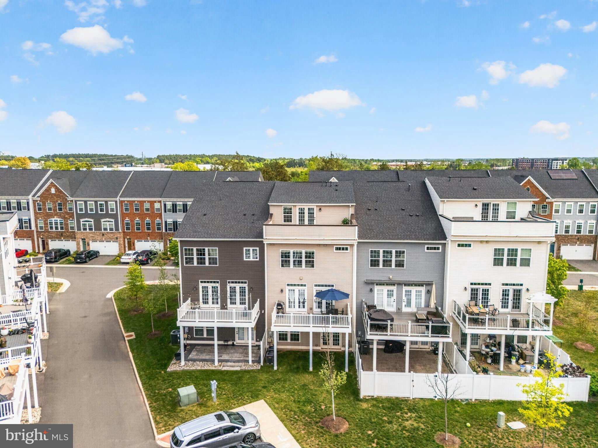 ARCOLA TOWN CENTER - Residential