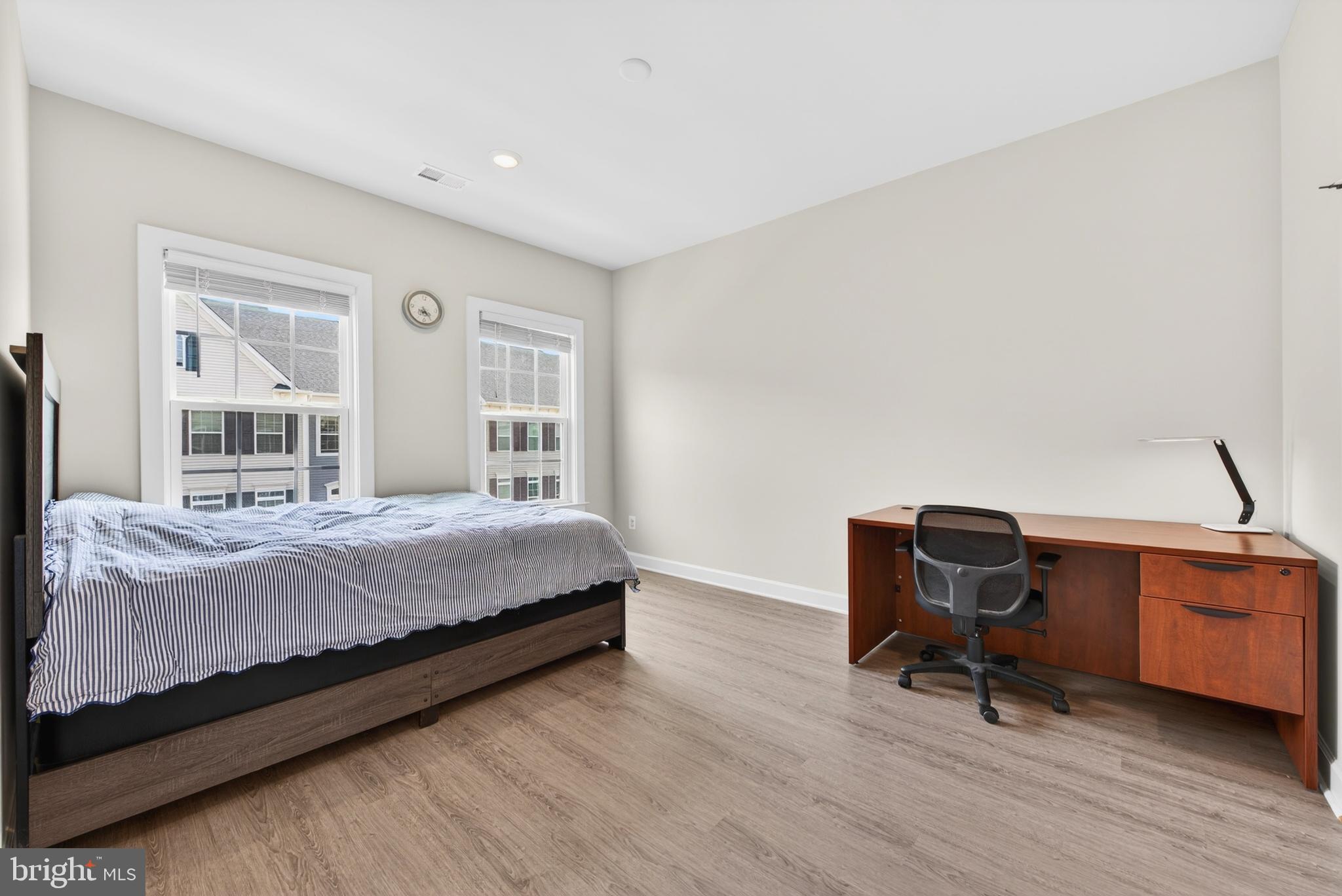 ARCOLA TOWN CENTER - Residential