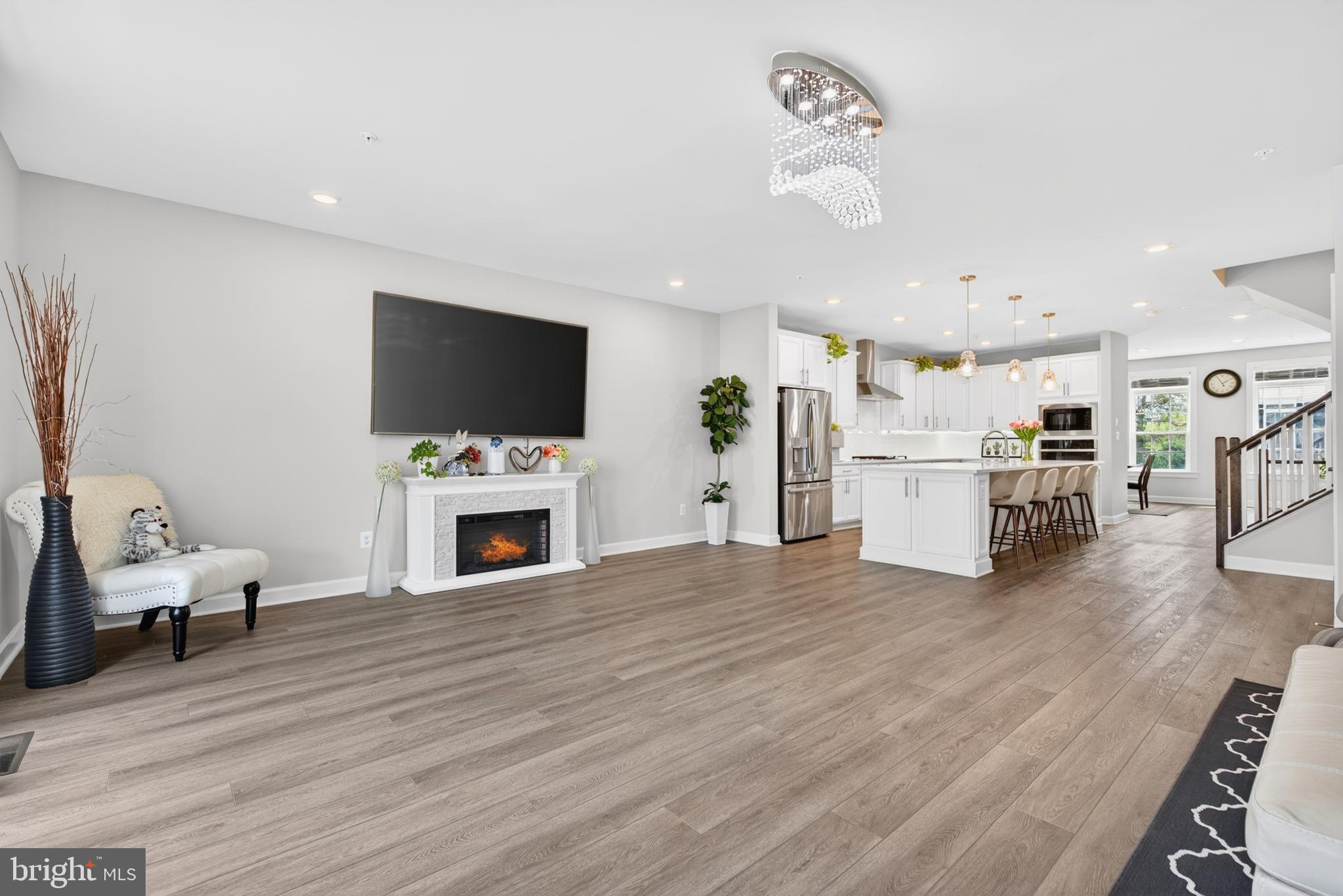 ARCOLA TOWN CENTER - Residential