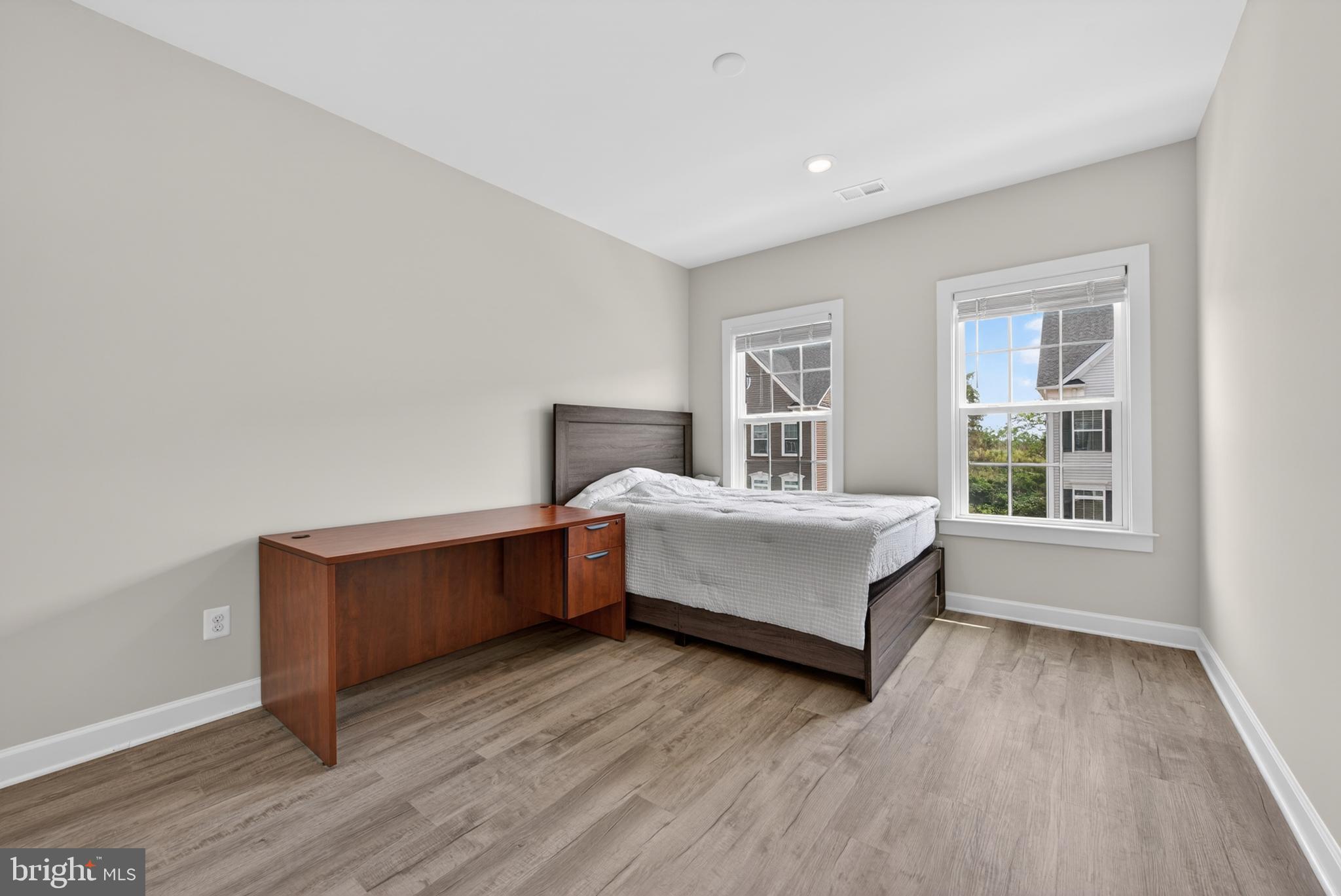 ARCOLA TOWN CENTER - Residential