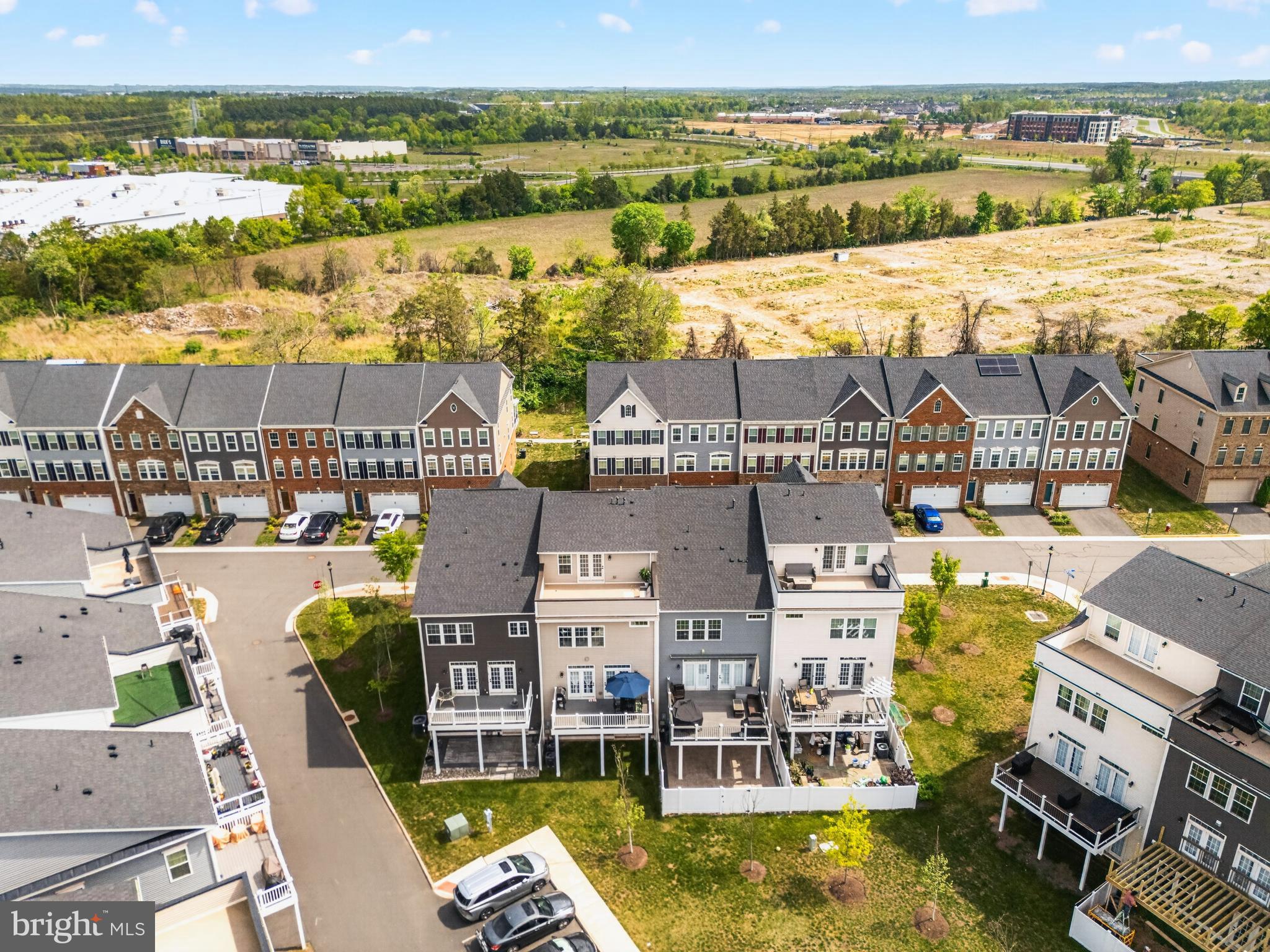 ARCOLA TOWN CENTER - Residential