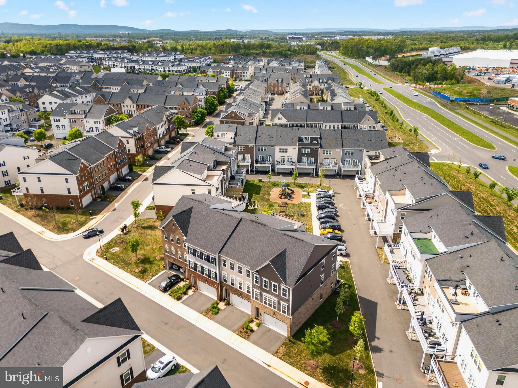 ARCOLA TOWN CENTER - Residential