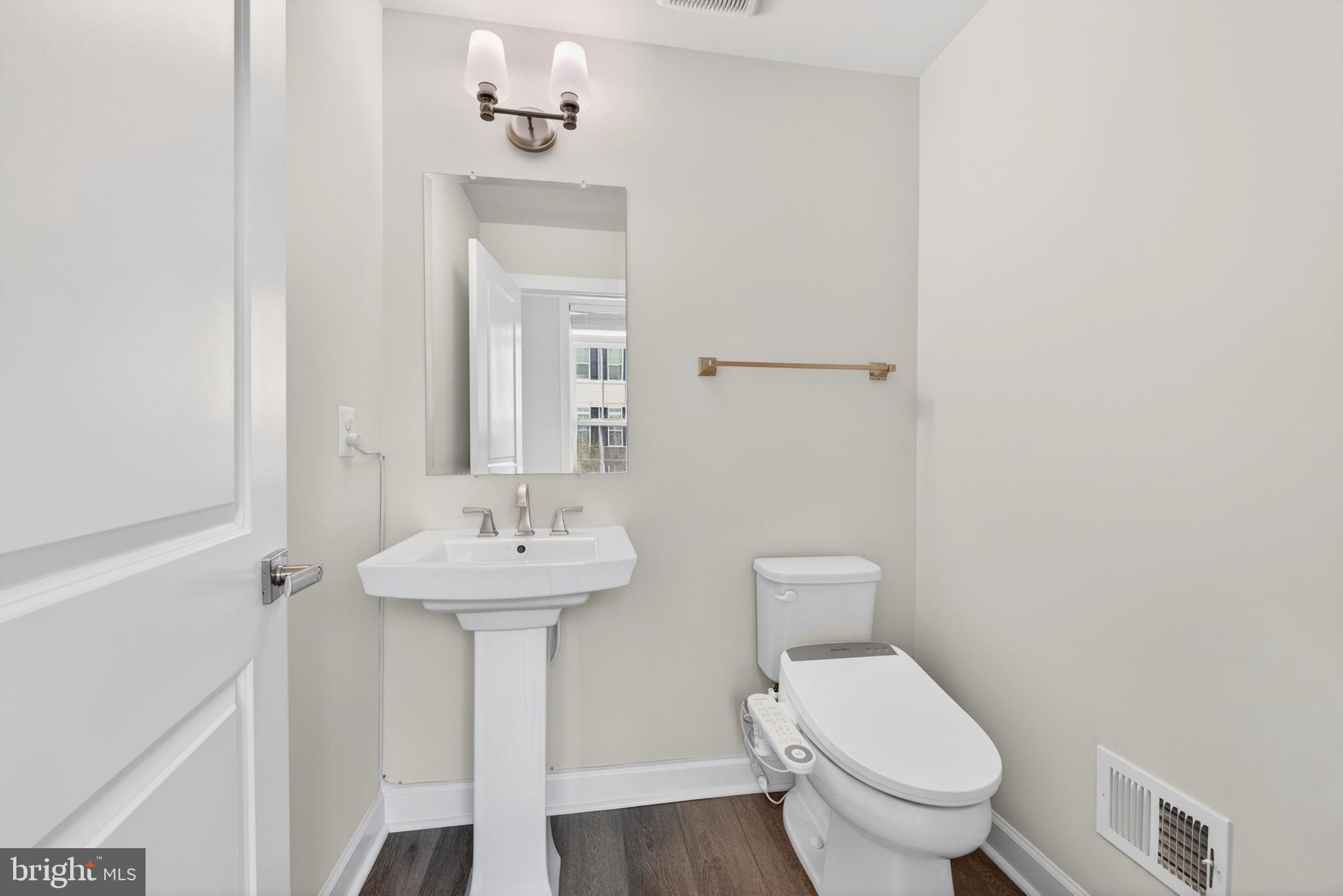 ARCOLA TOWN CENTER - Residential