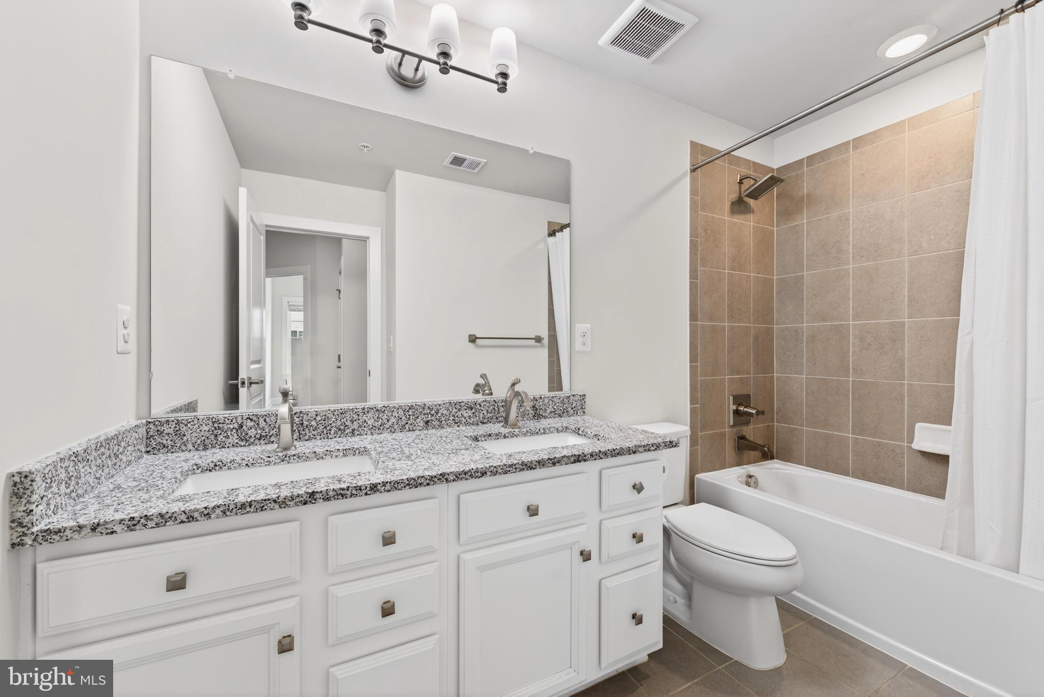 ARCOLA TOWN CENTER - Residential