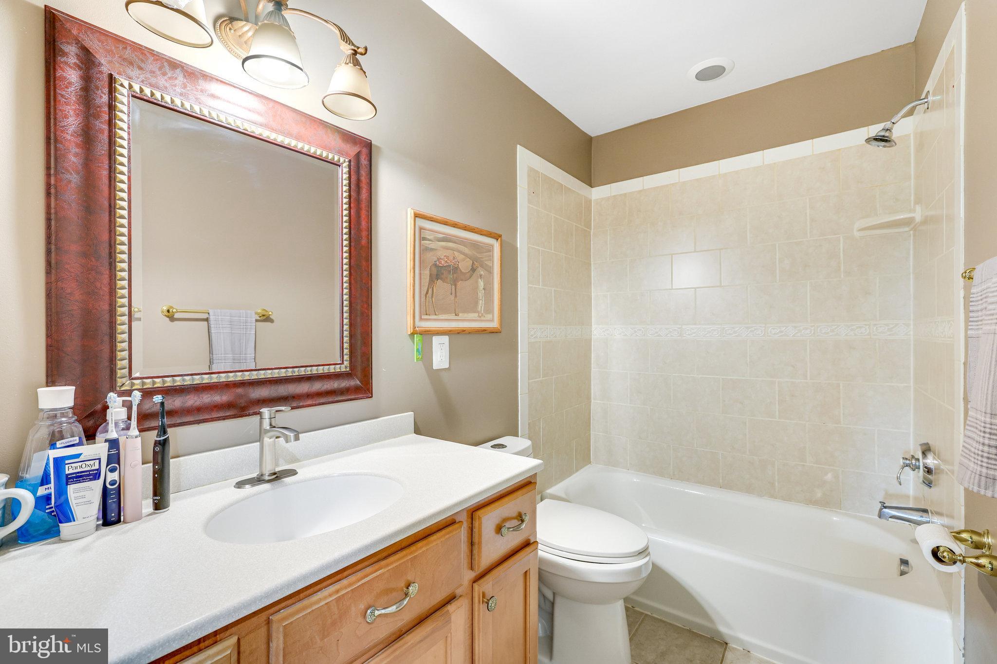 MC LEAN HAMLET - Residential Lease