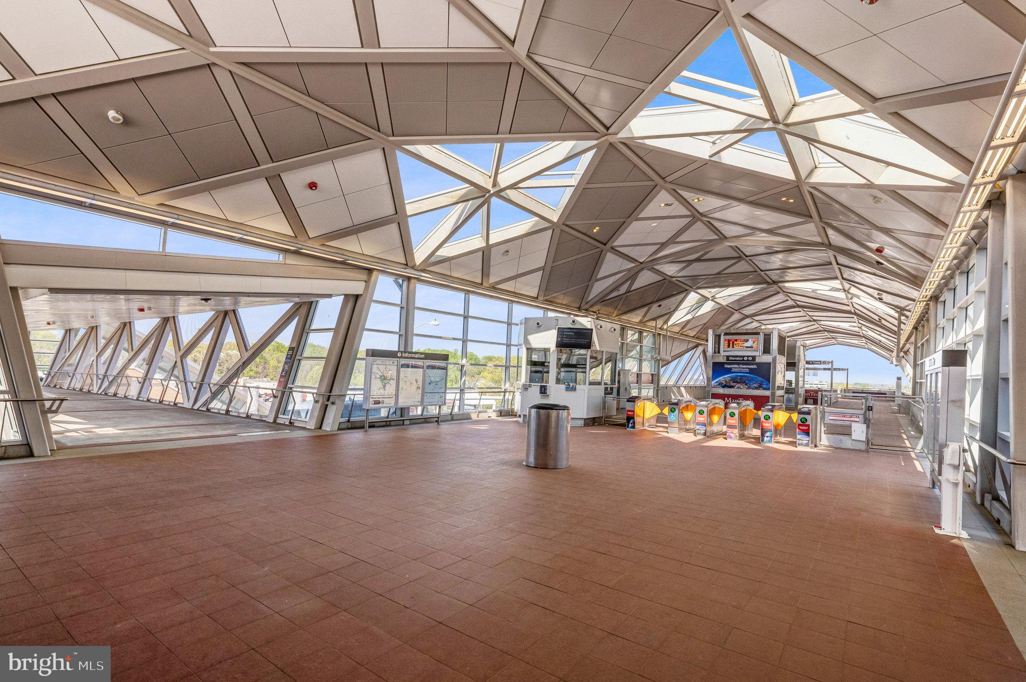 MC LEAN HAMLET - Residential Lease