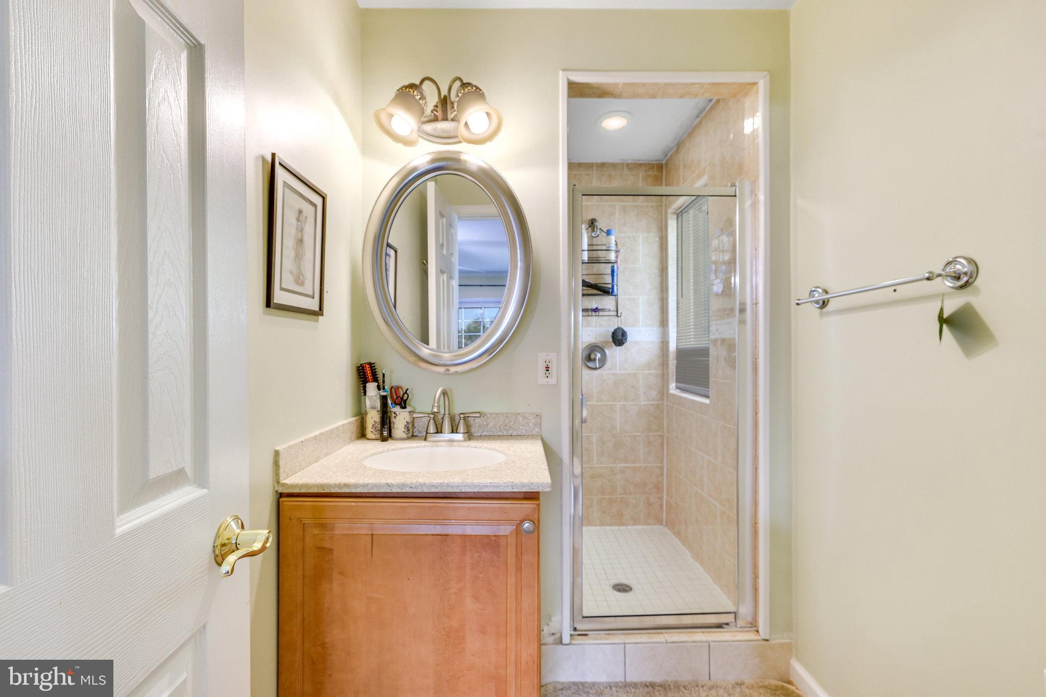 MC LEAN HAMLET - Residential Lease