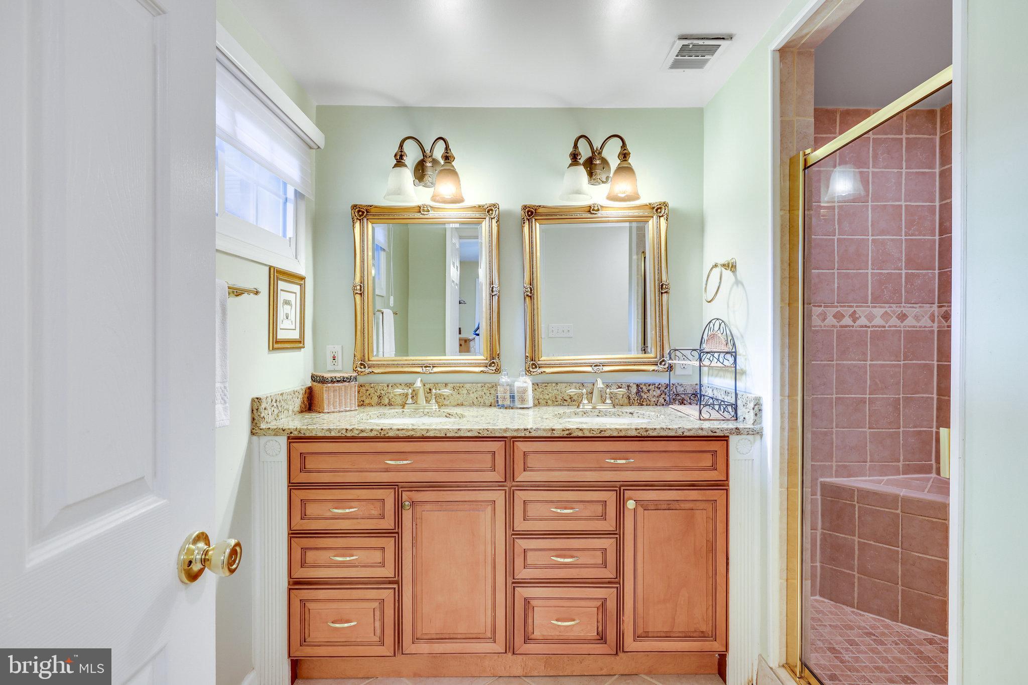 MC LEAN HAMLET - Residential Lease