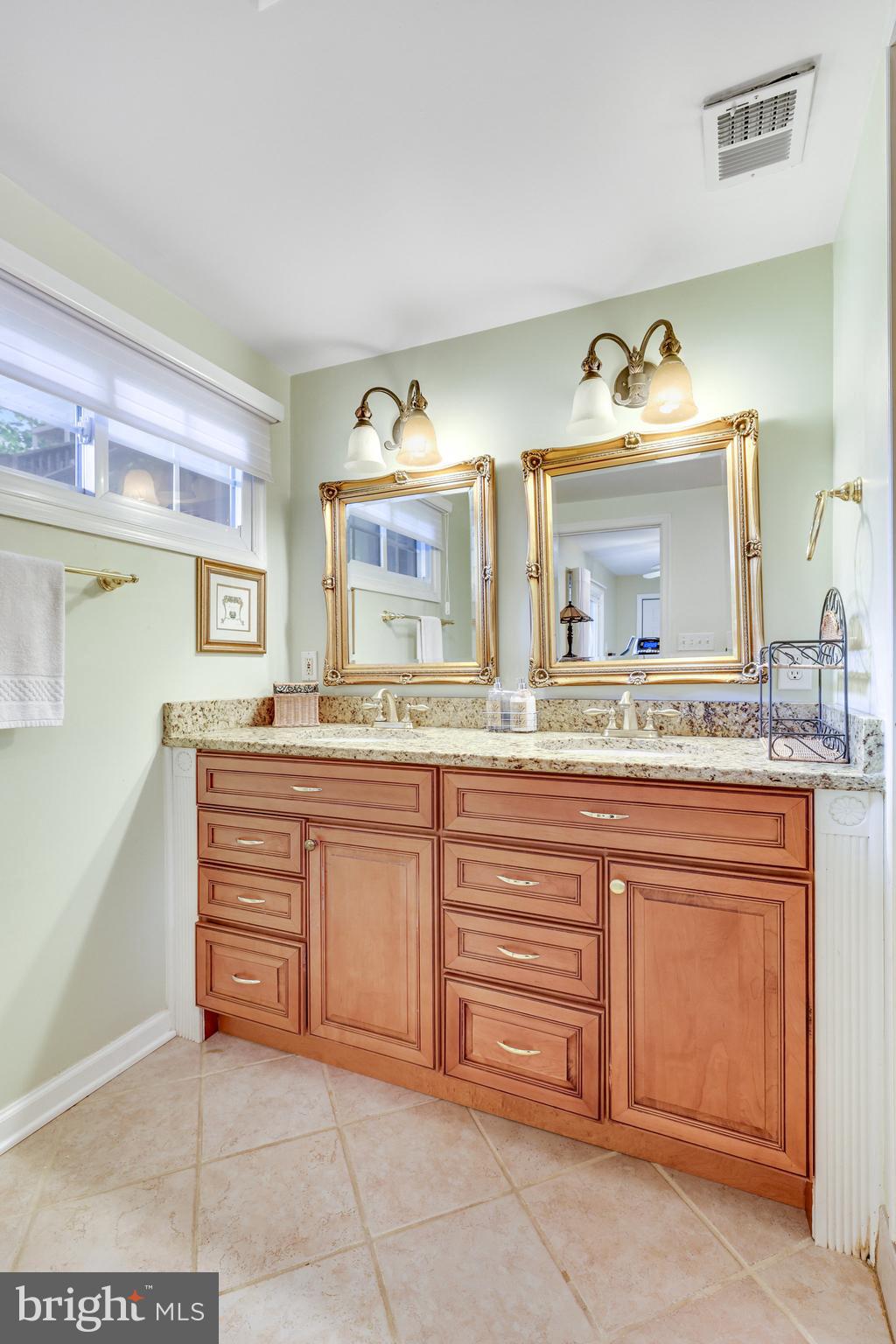 MC LEAN HAMLET - Residential Lease