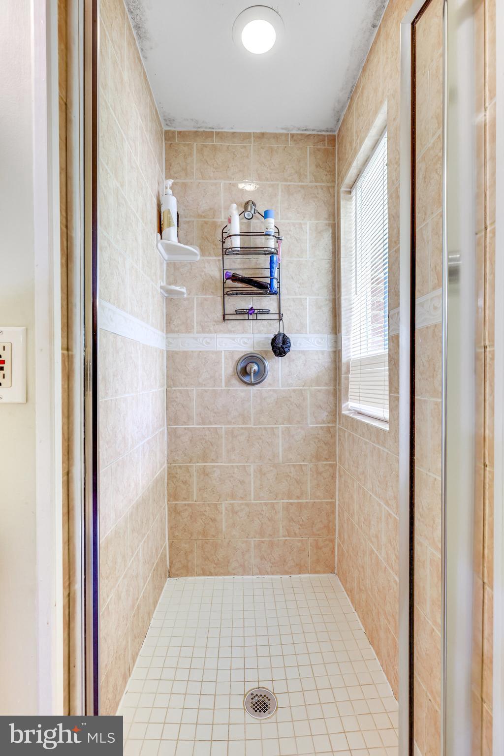 MC LEAN HAMLET - Residential Lease