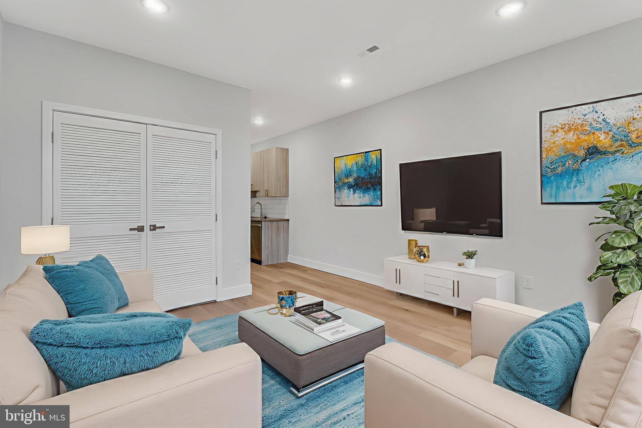 Be the first to live in this gorgeous 2-bedroom, 1-bathroom unit in a stunning new construction building! Now offering one month free on a 13 month lease! Unit 2 boasts hardwood floors, high ceilings, and a bright, airy layout with large windows. The sleek kitchen features quartz counters, a tiled backsplash, and brand-new stainless steel appliances. Bedrooms are on opposite ends of the unit – perfect for roommates or guests – with each having its own full bathroom. Central air and in-unit laundry make life easy and comfortable.
*Price reflects Net Effective rent on a 13-month lease with 1 month free