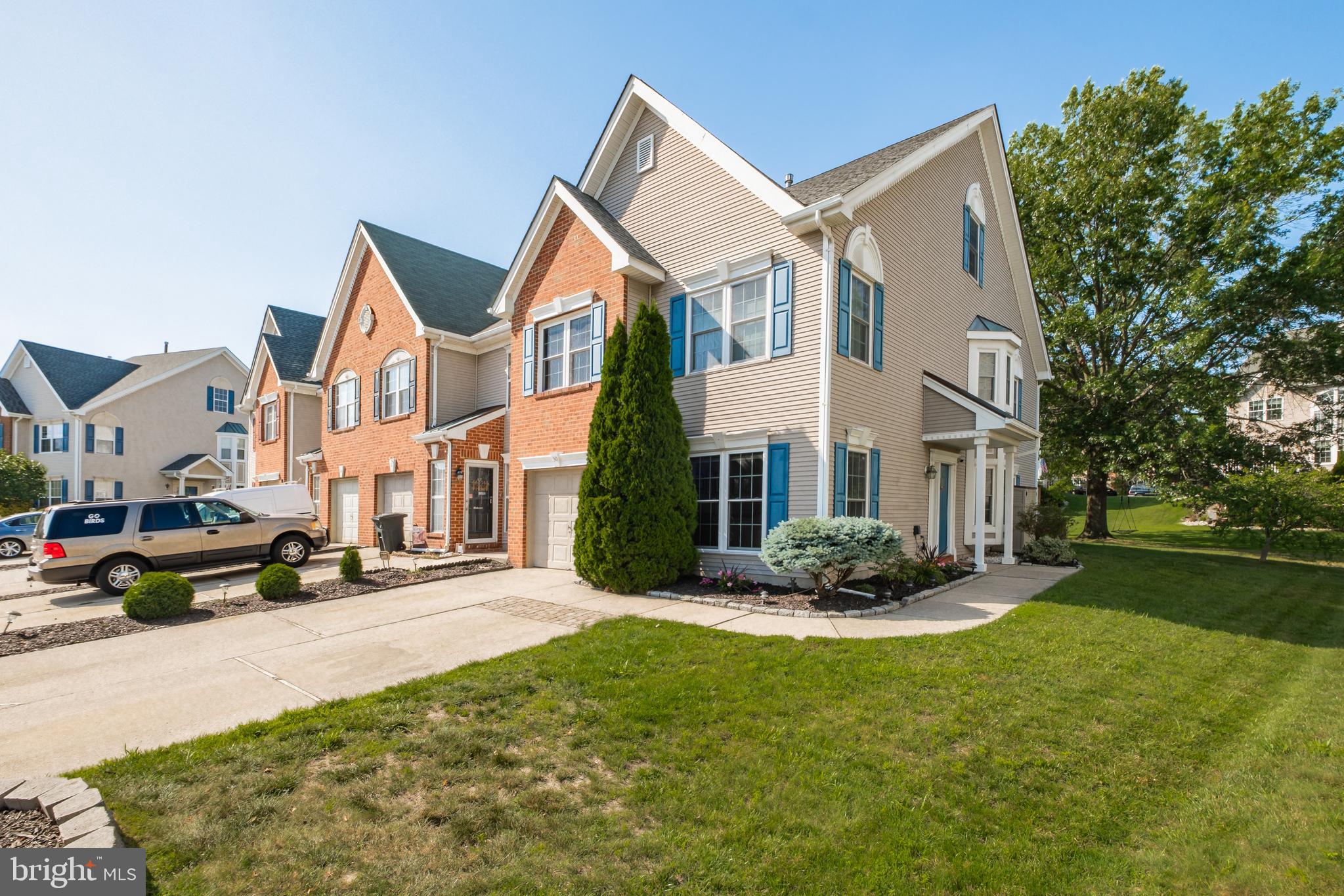 30 AUGUSTA LANE