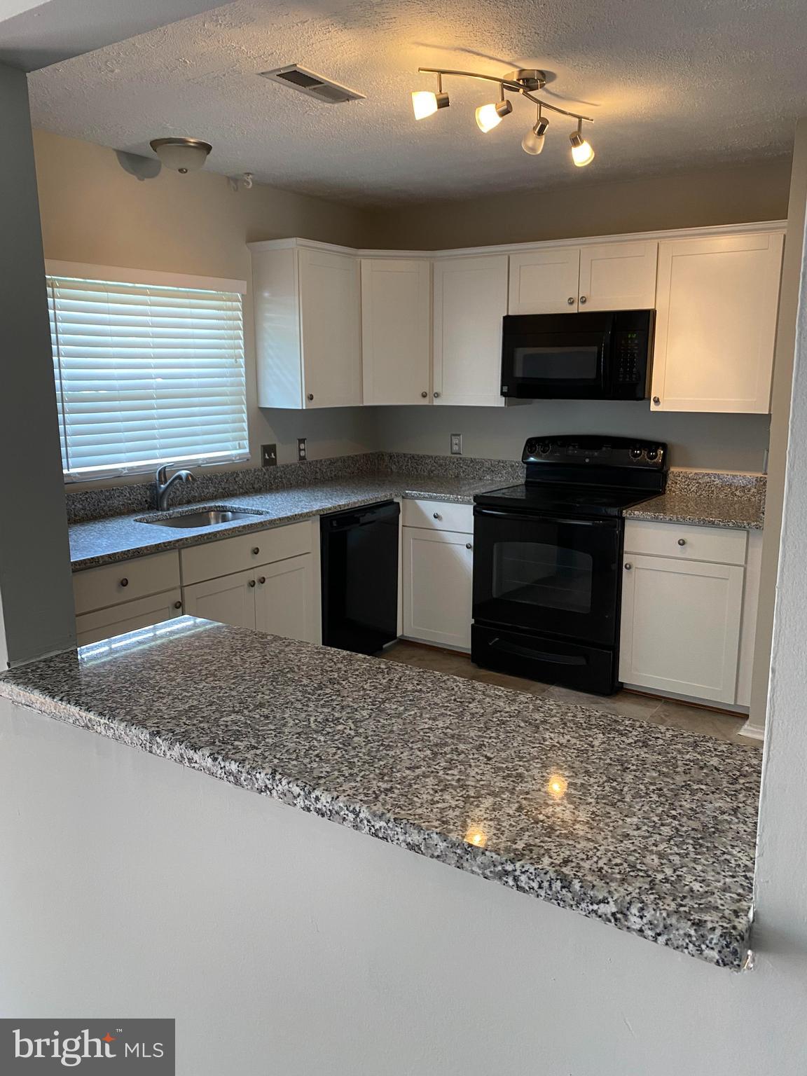 OAK POND - Residential