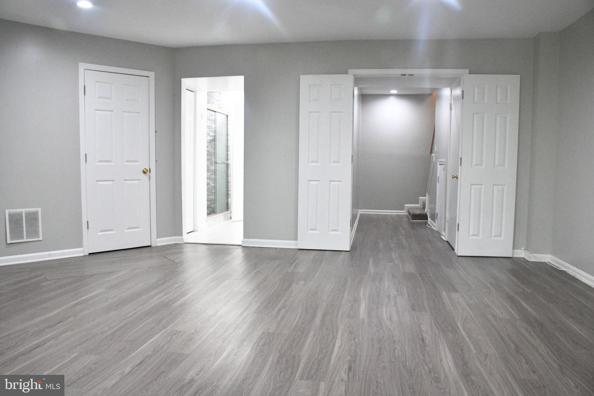 VALLEY STREAM ESTATES - Residential