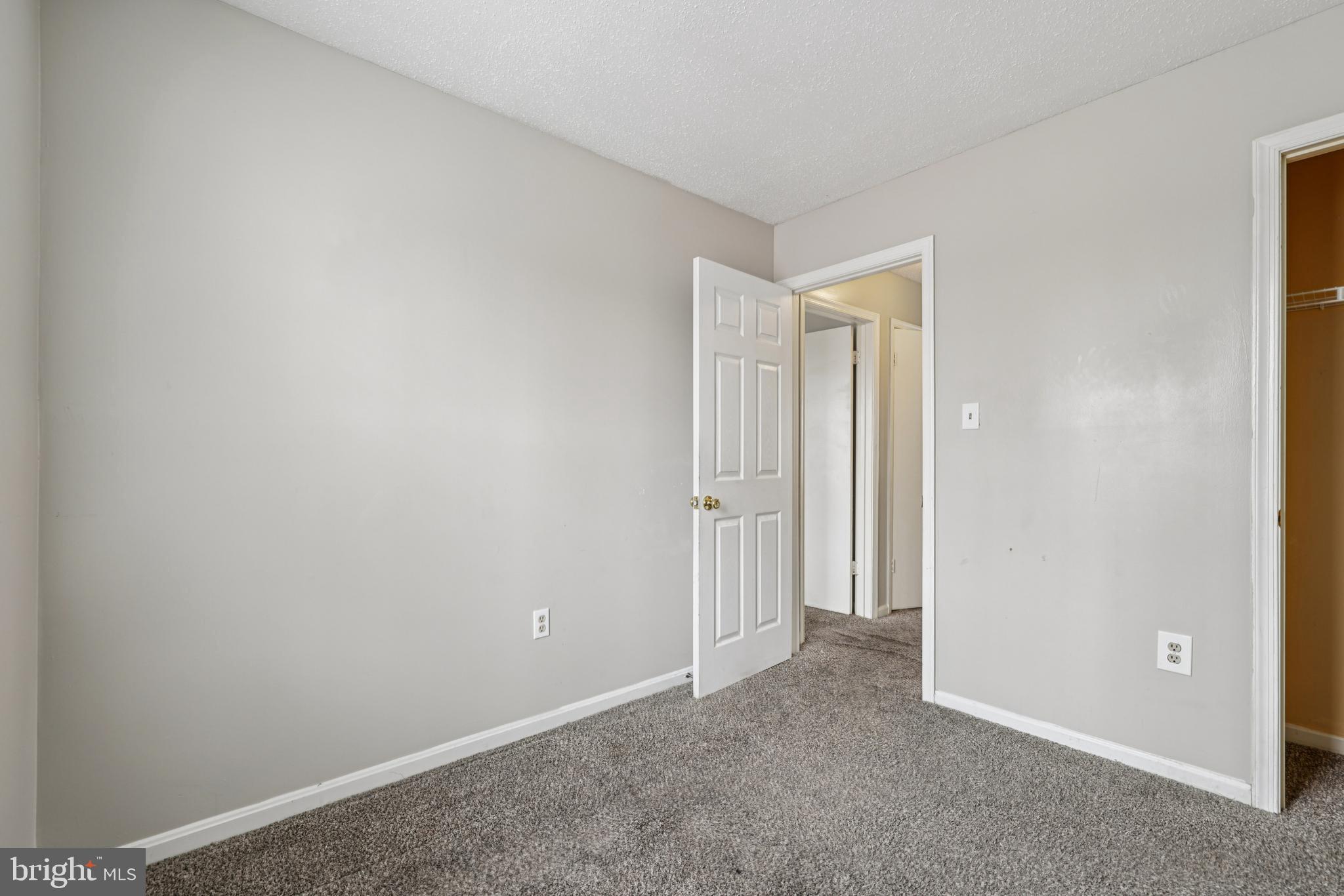 VALLEY STREAM ESTATES - Residential