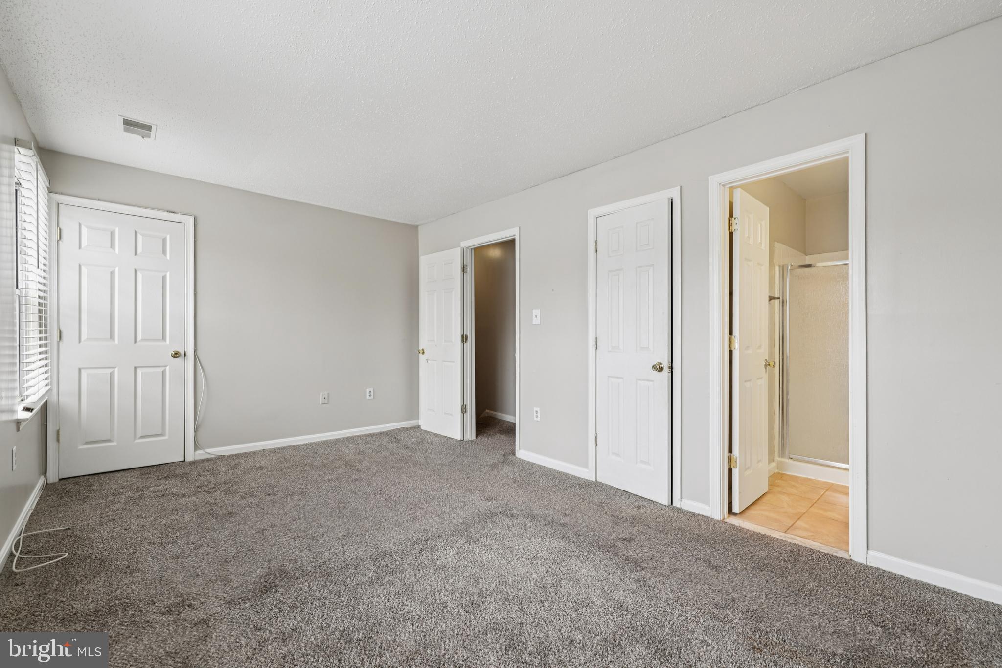 VALLEY STREAM ESTATES - Residential