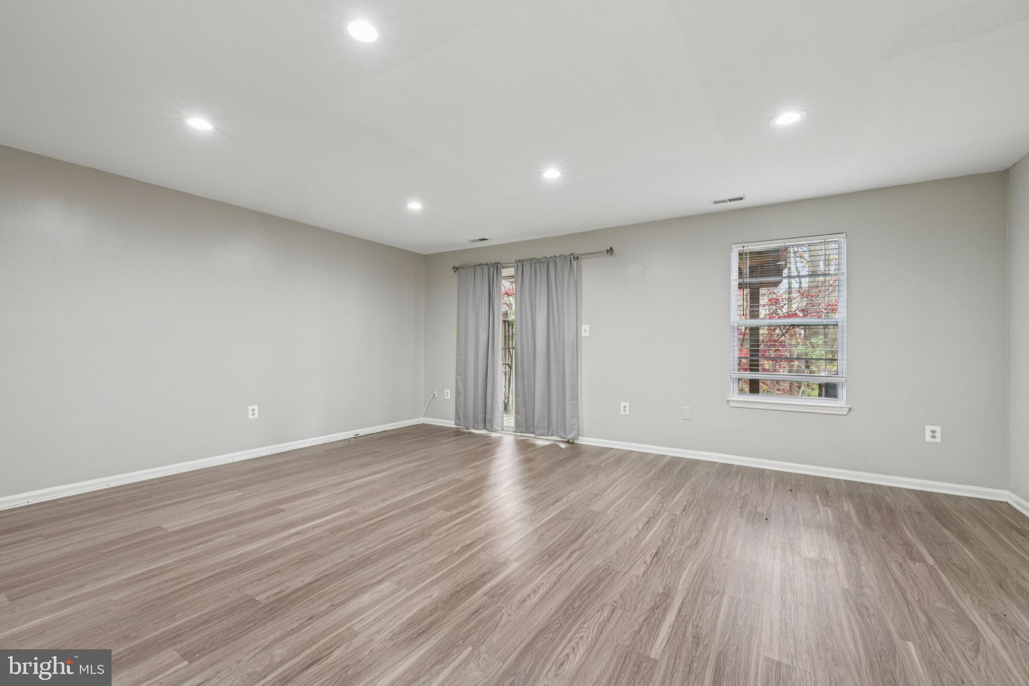 VALLEY STREAM ESTATES - Residential