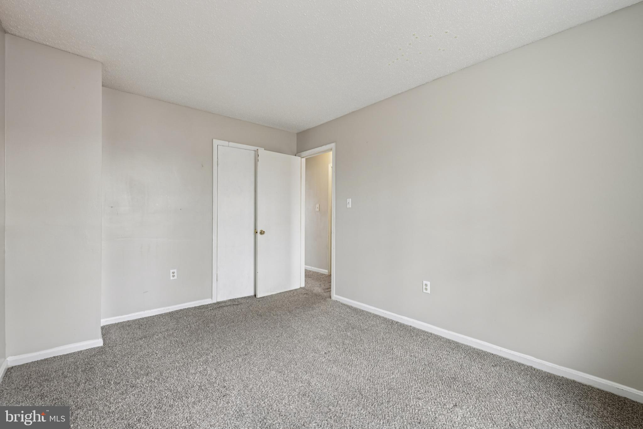 VALLEY STREAM ESTATES - Residential