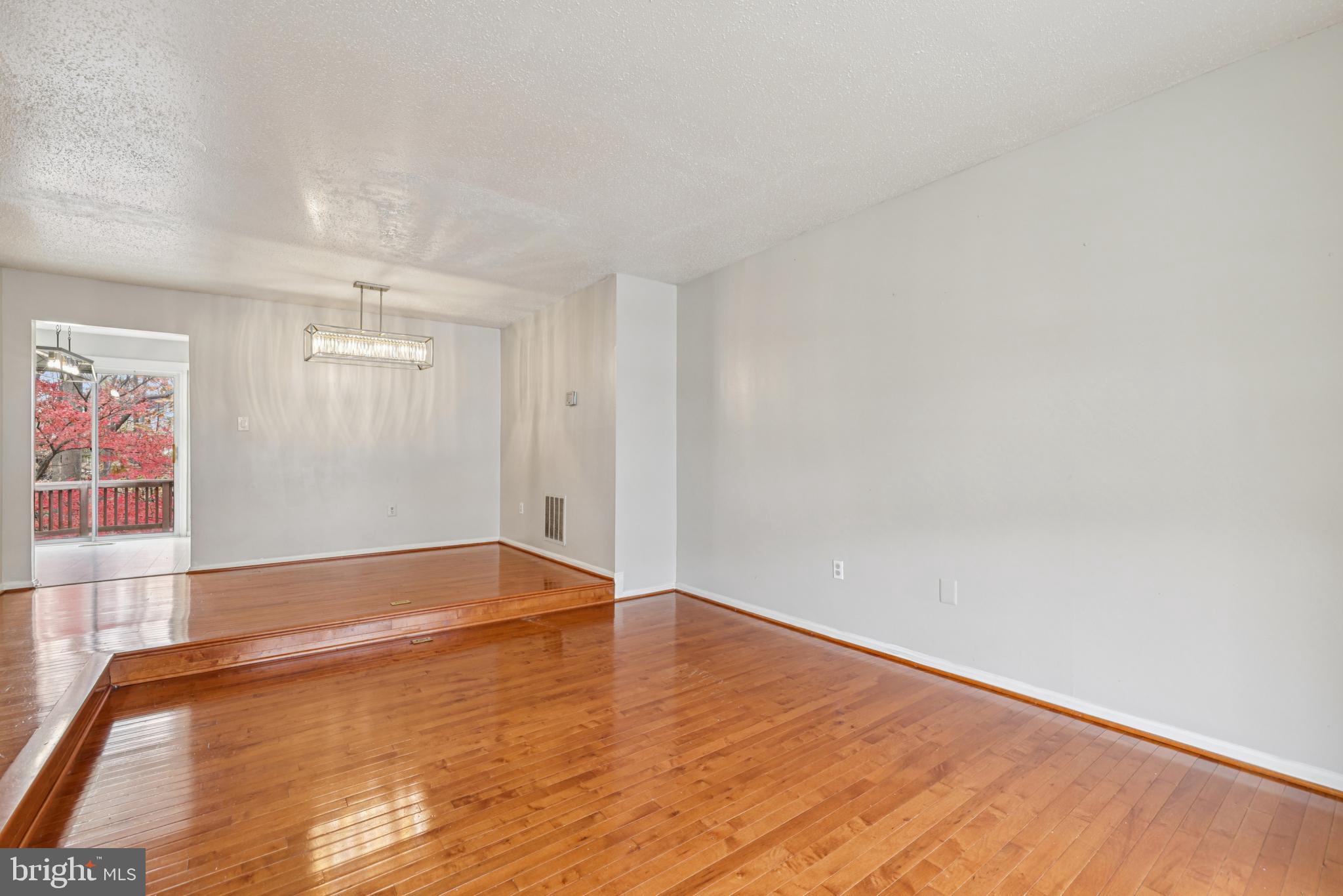 VALLEY STREAM ESTATES - Residential