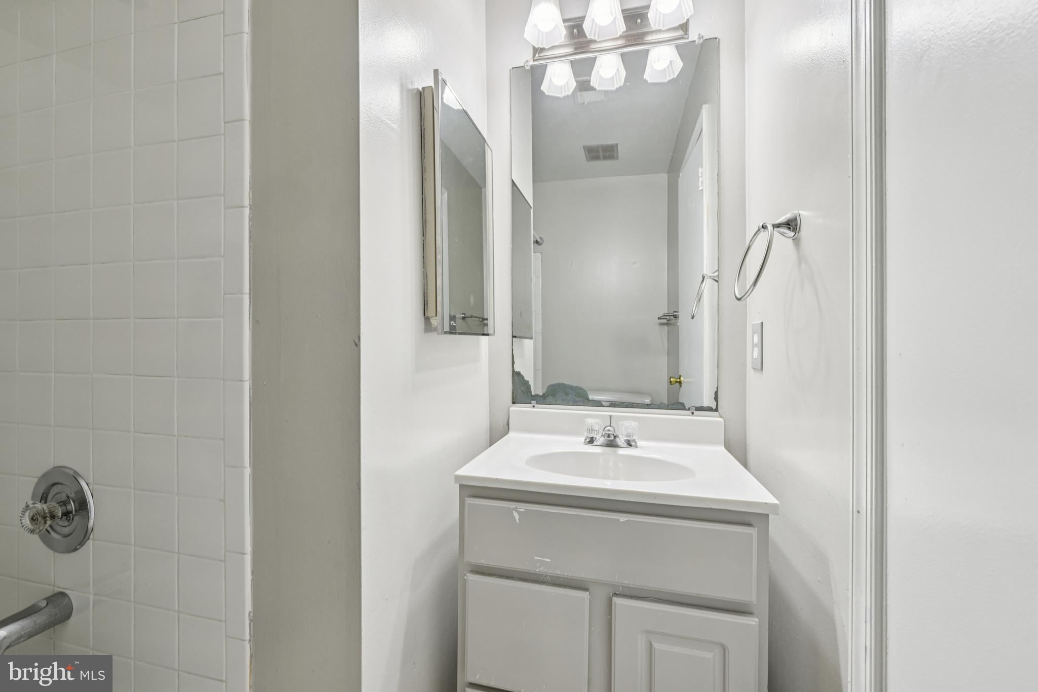 VALLEY STREAM ESTATES - Residential