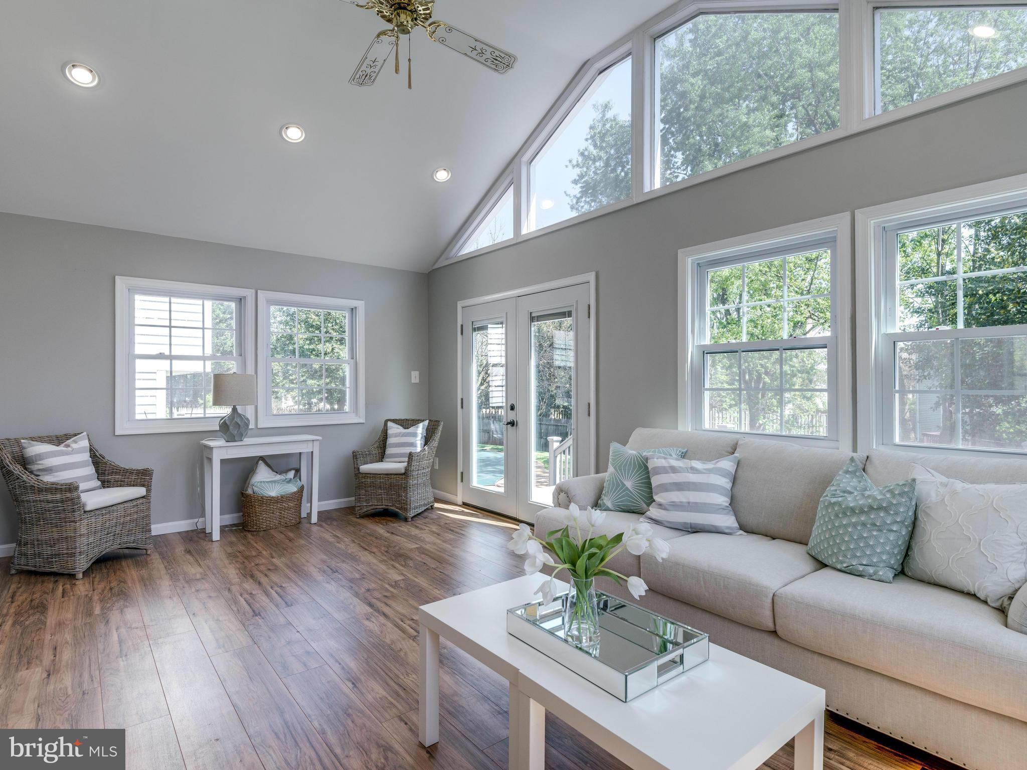 CRESTBROOK - Residential