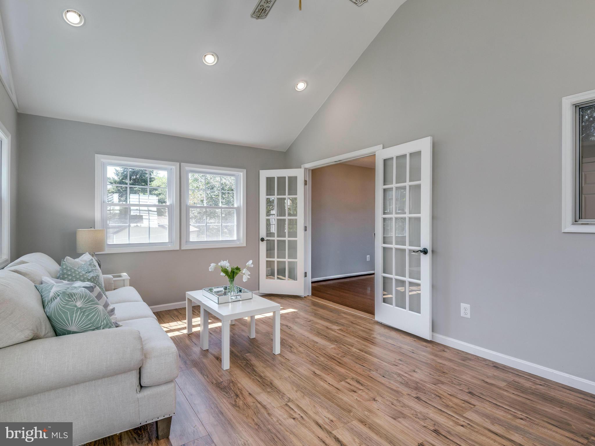 CRESTBROOK - Residential