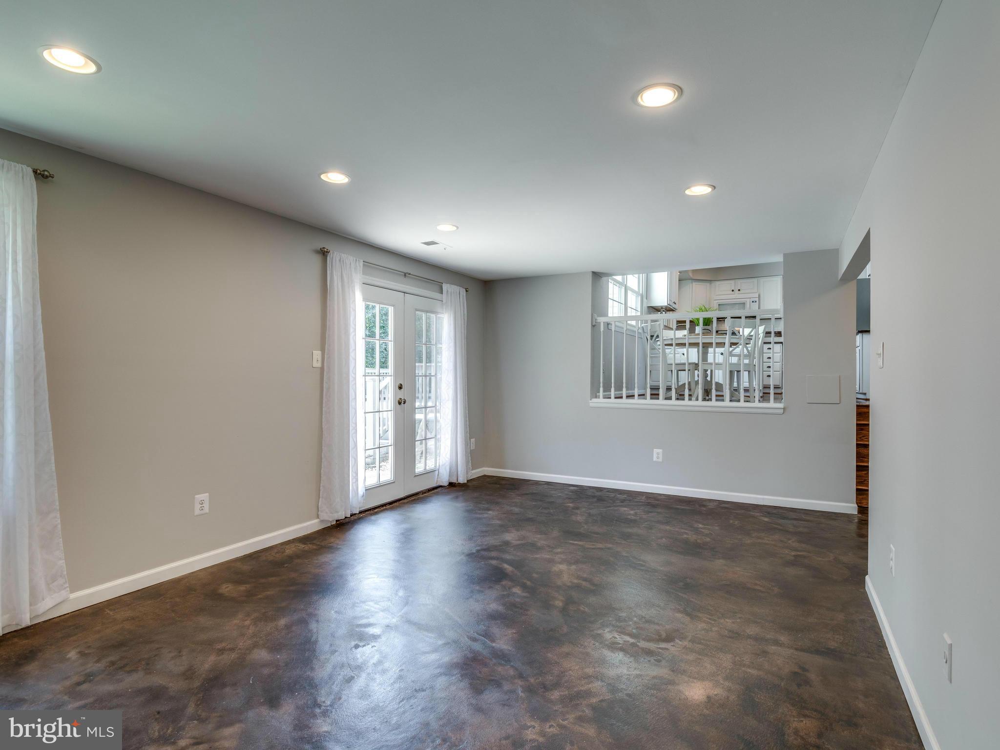 CRESTBROOK - Residential