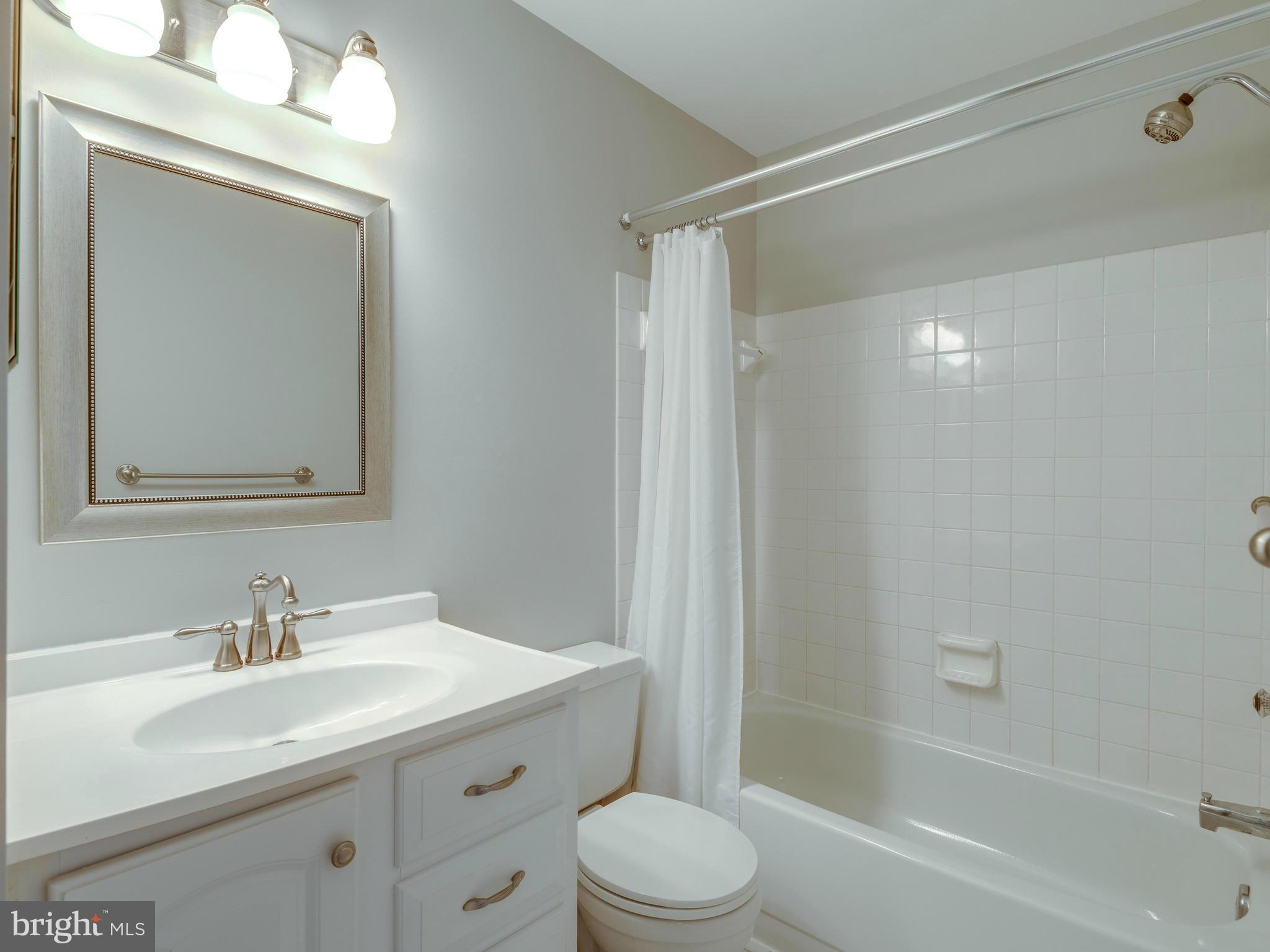 CRESTBROOK - Residential