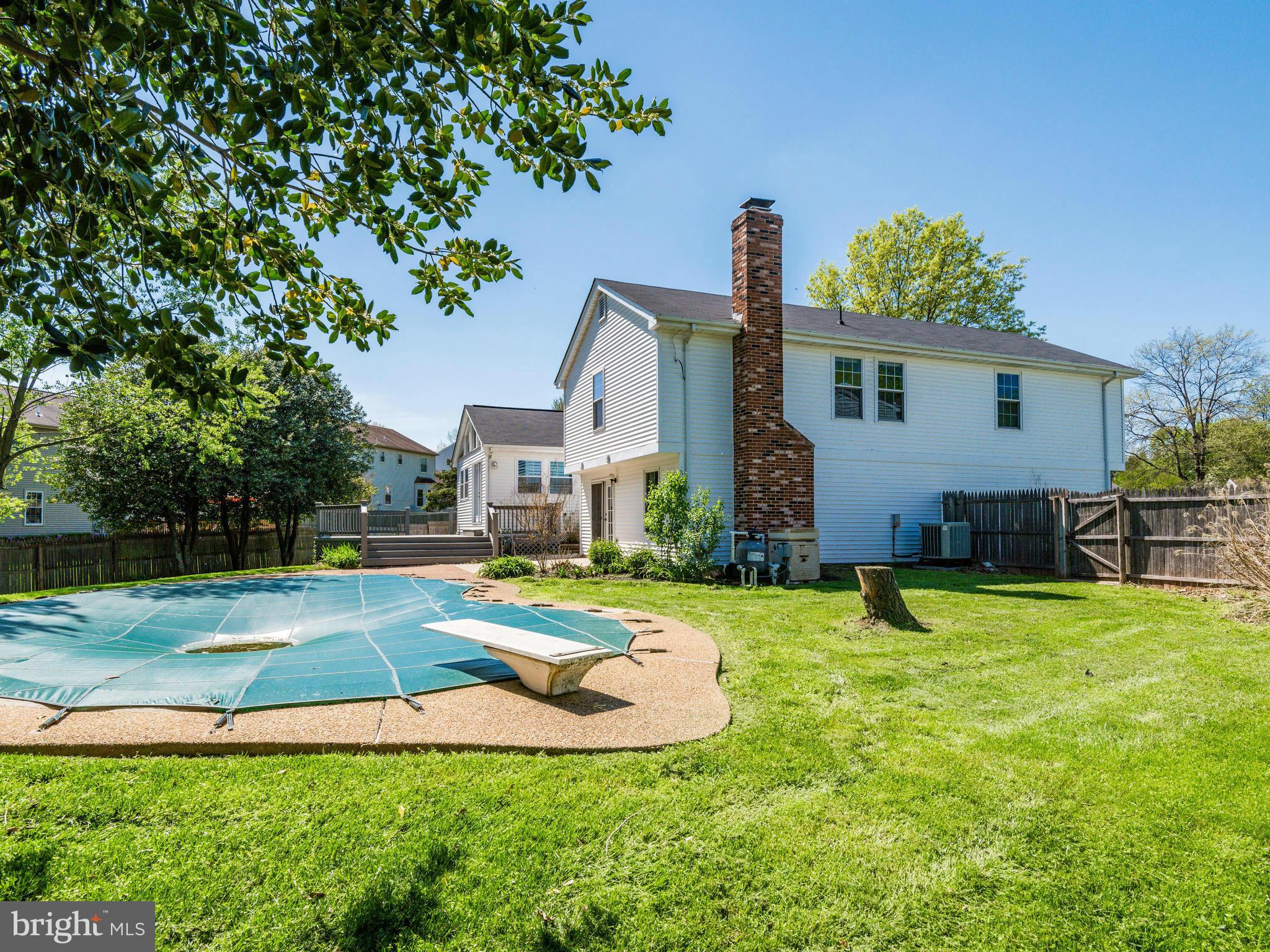 CRESTBROOK - Residential