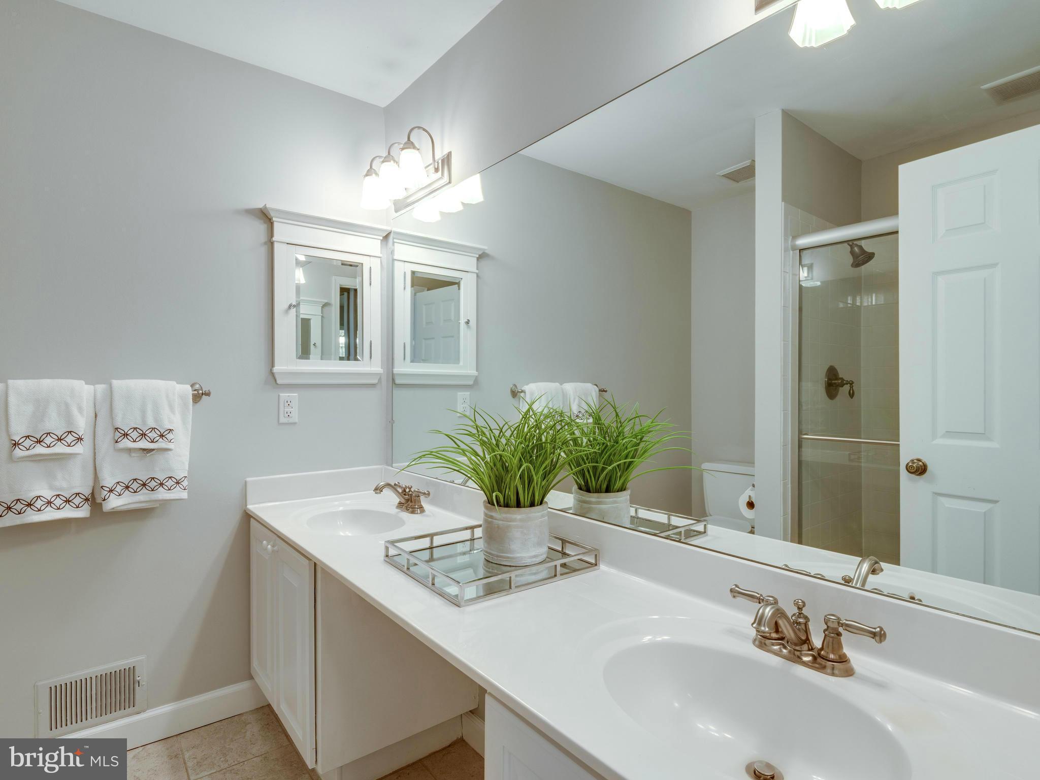 CRESTBROOK - Residential