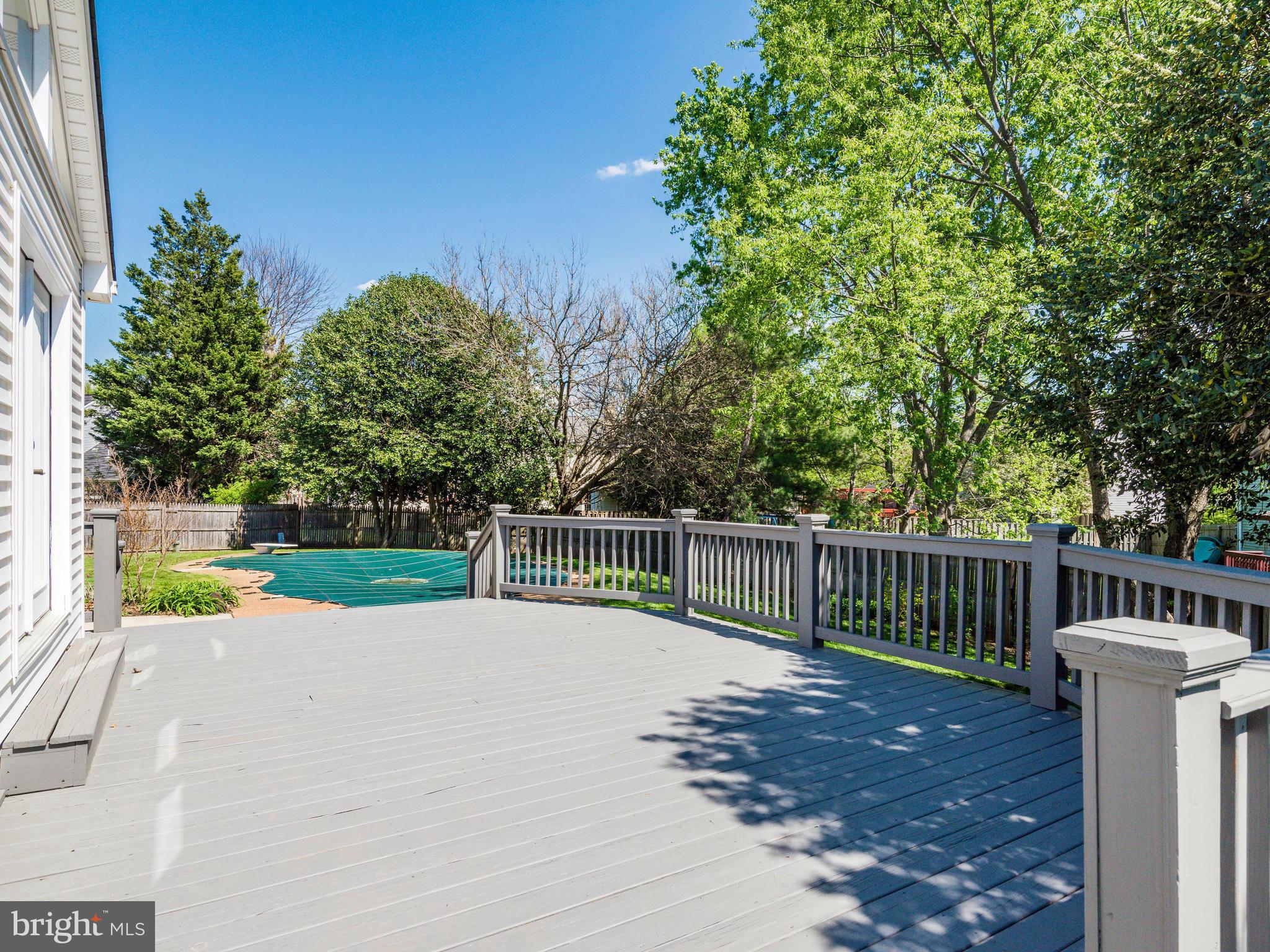 CRESTBROOK - Residential