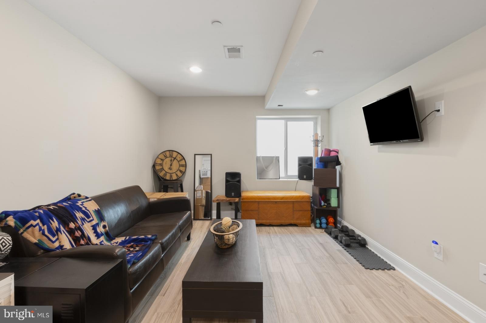 KENSINGTON - Residential Lease