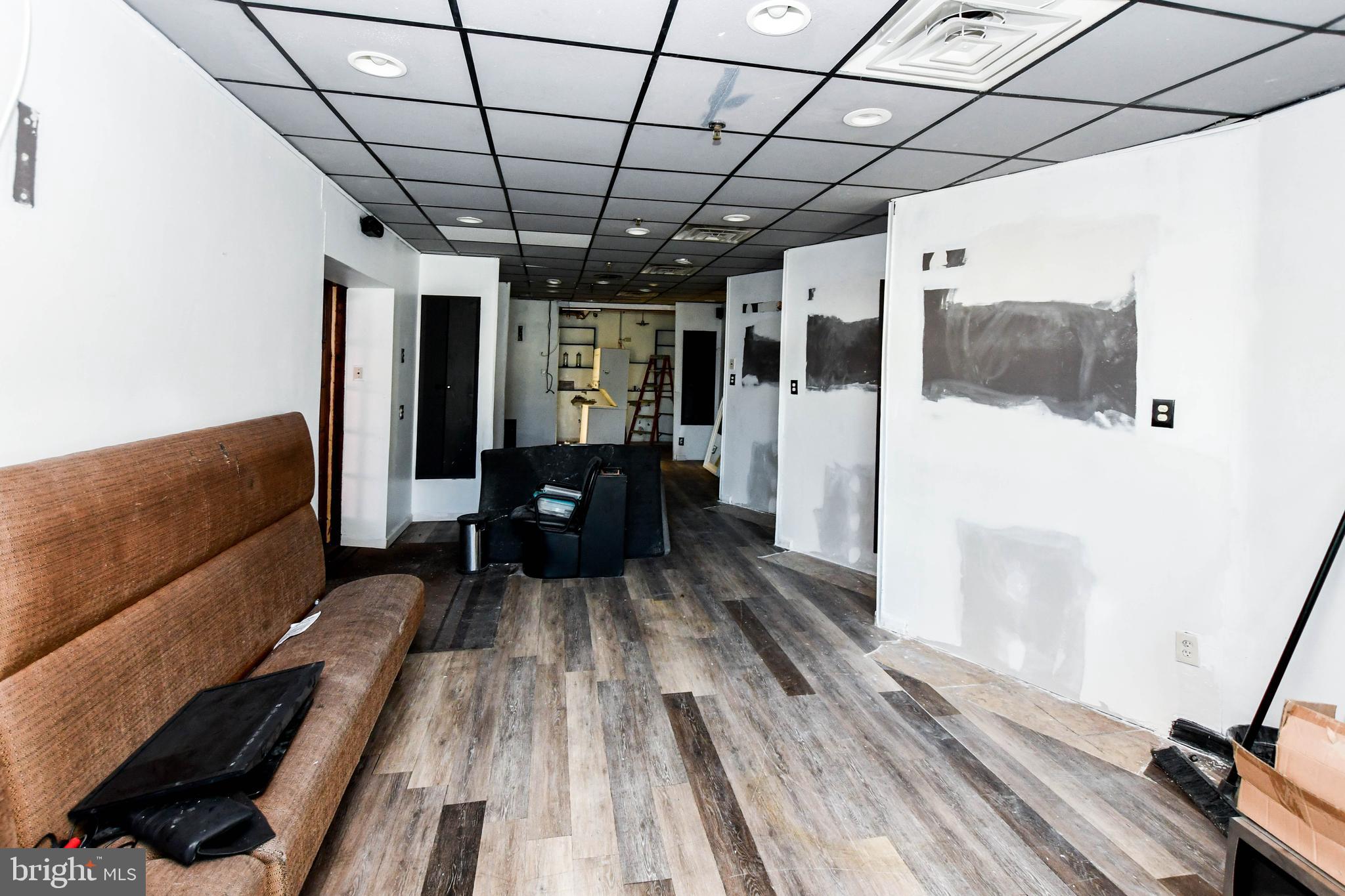 FAIRMOUNT HEIGHTS - Commercial Lease