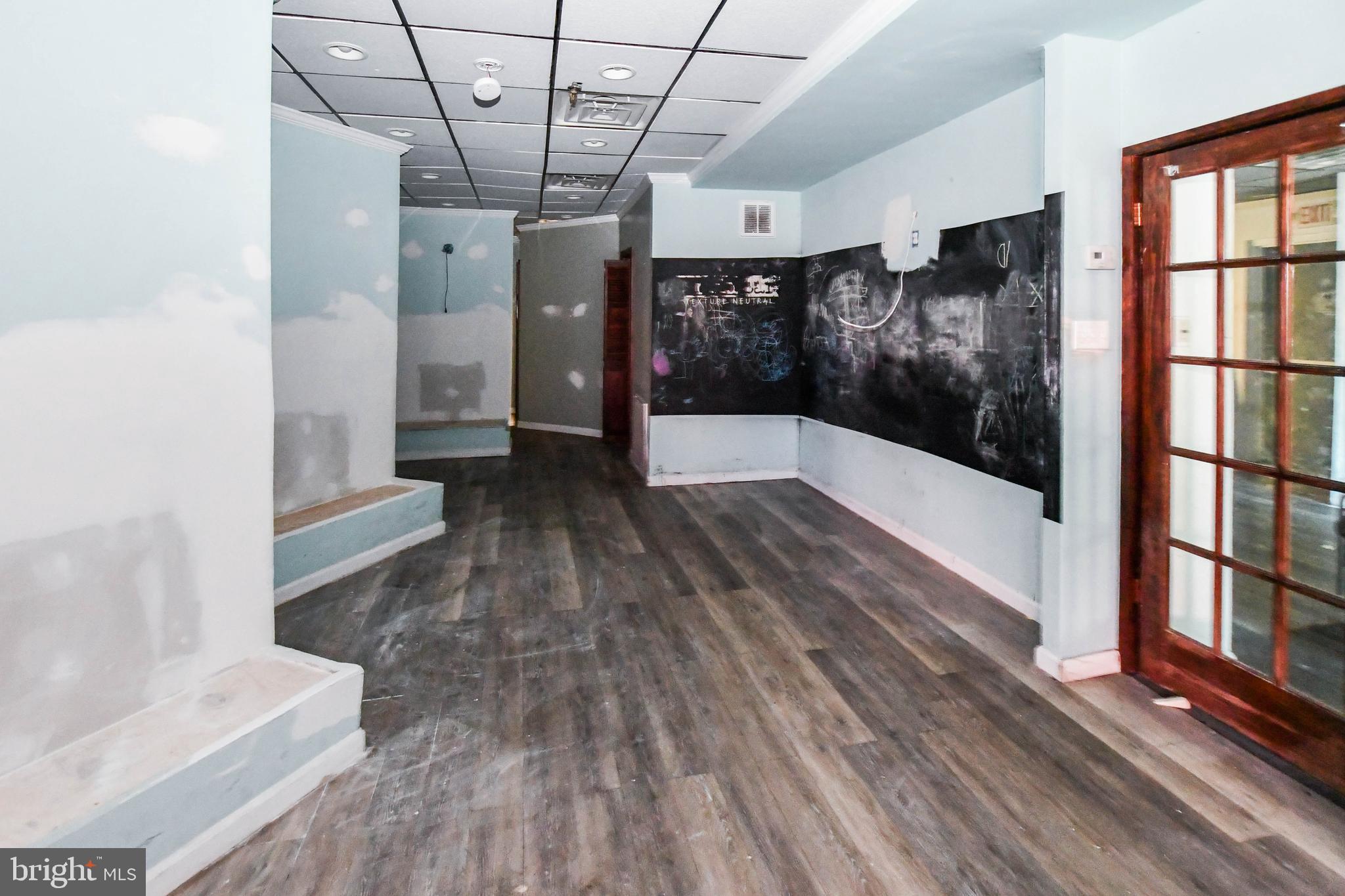 FAIRMOUNT HEIGHTS - Commercial Lease