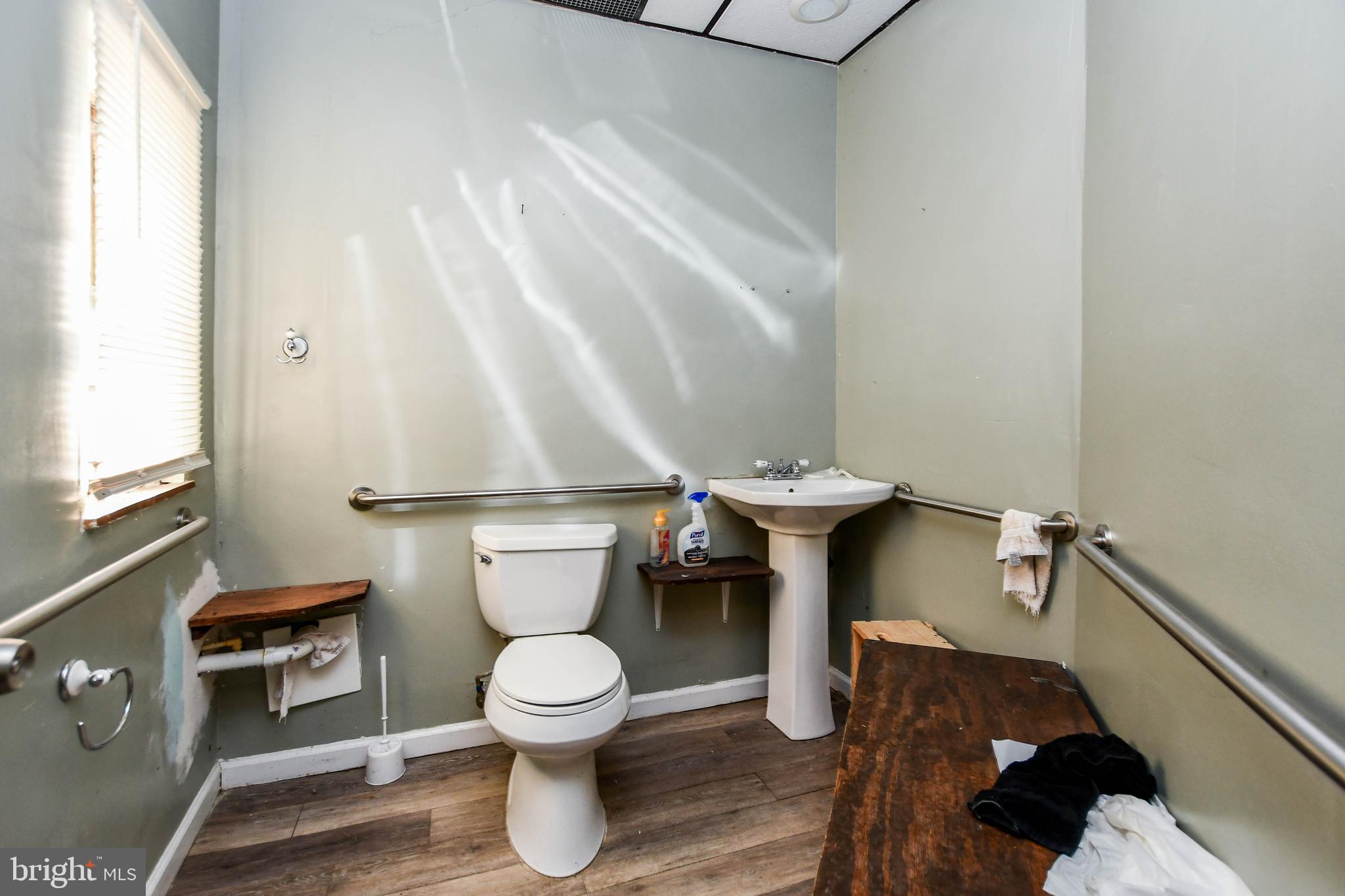 FAIRMOUNT HEIGHTS - Commercial Lease