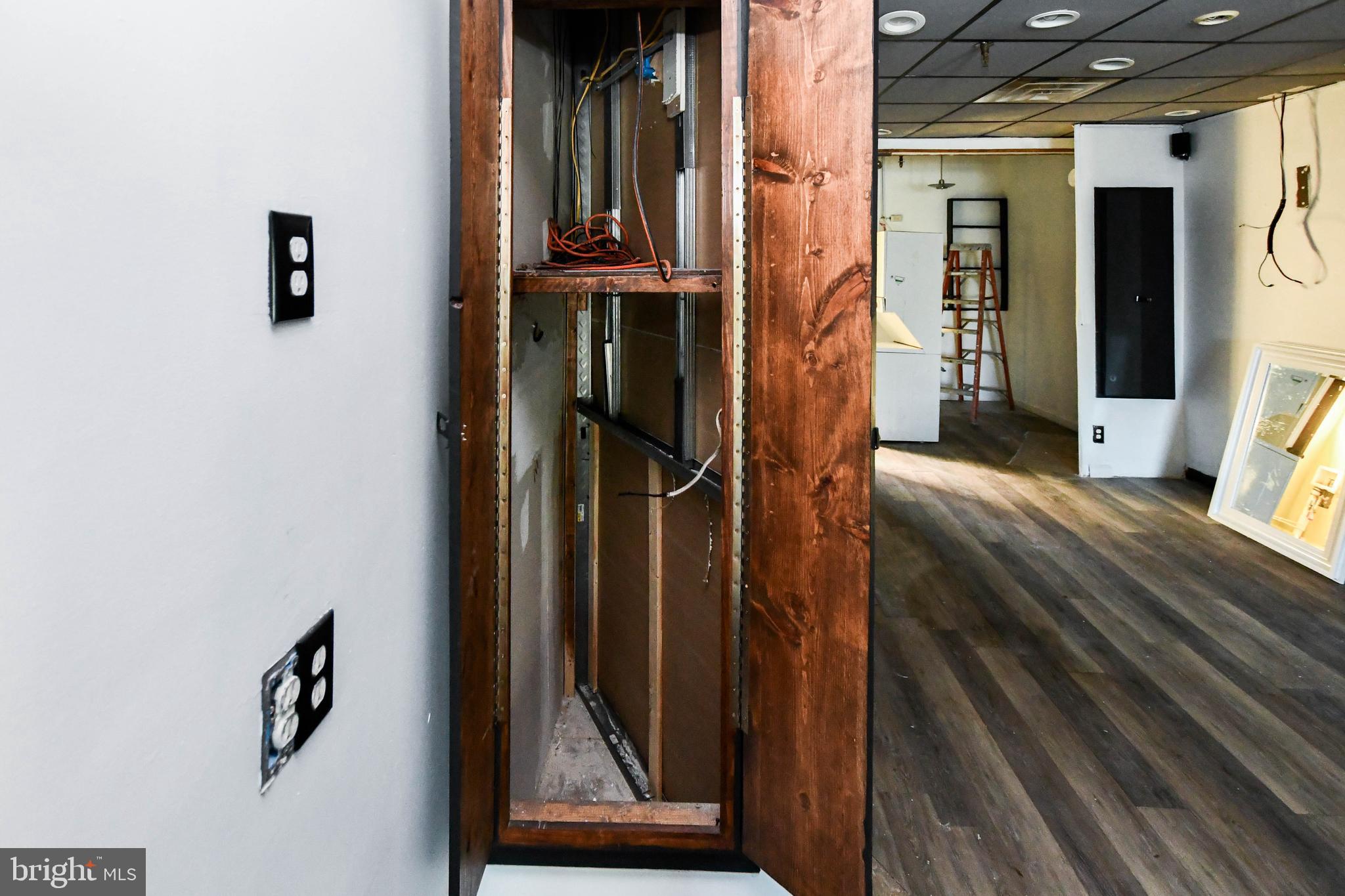 FAIRMOUNT HEIGHTS - Commercial Lease