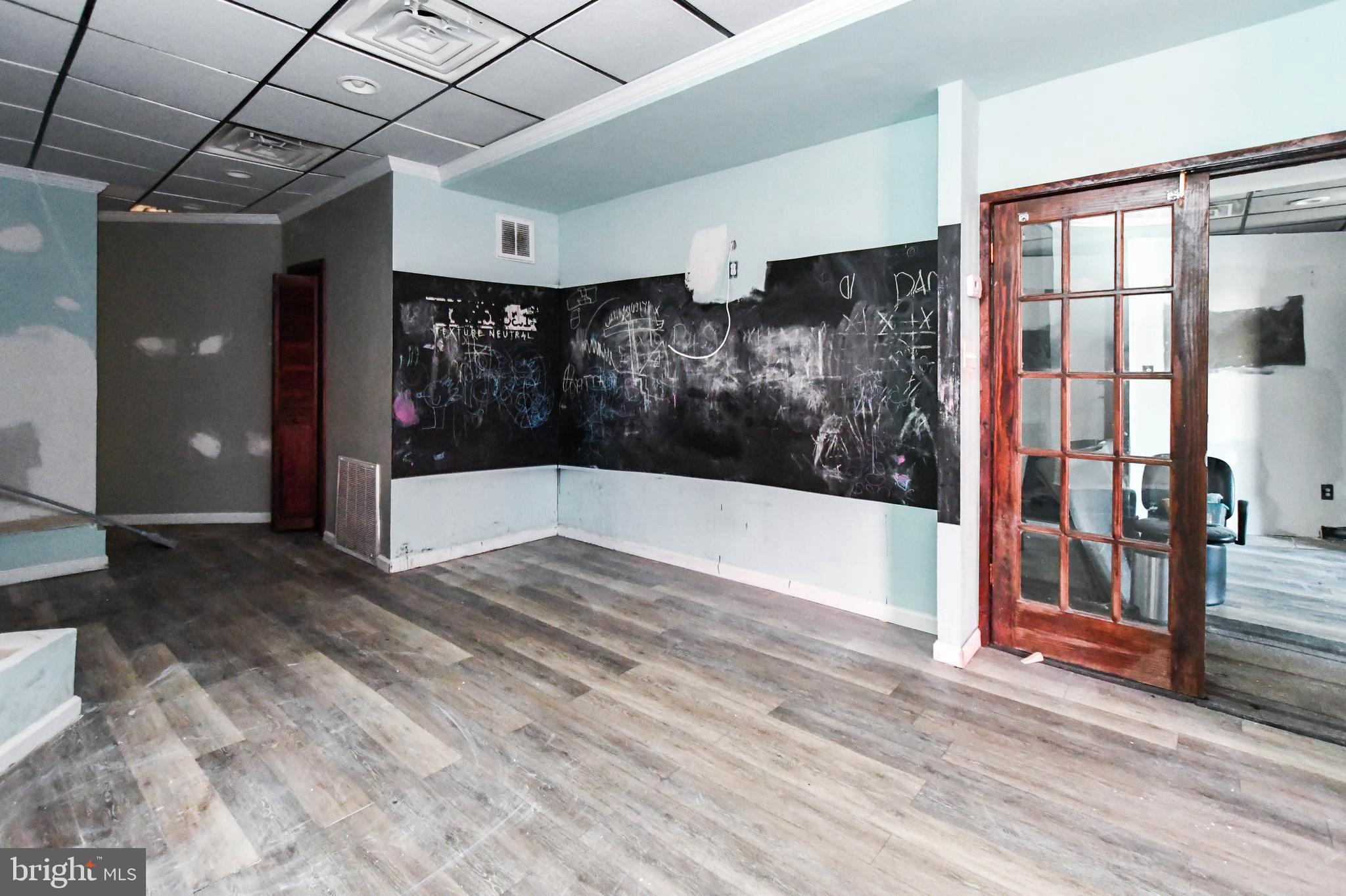 FAIRMOUNT HEIGHTS - Commercial Lease