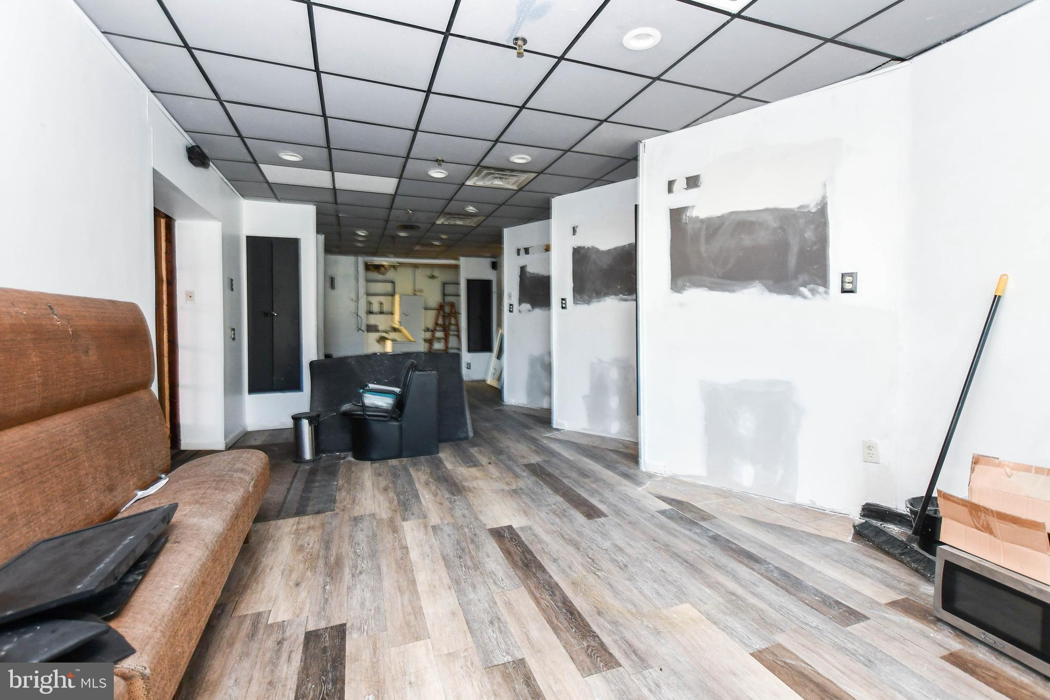 FAIRMOUNT HEIGHTS - Commercial Lease