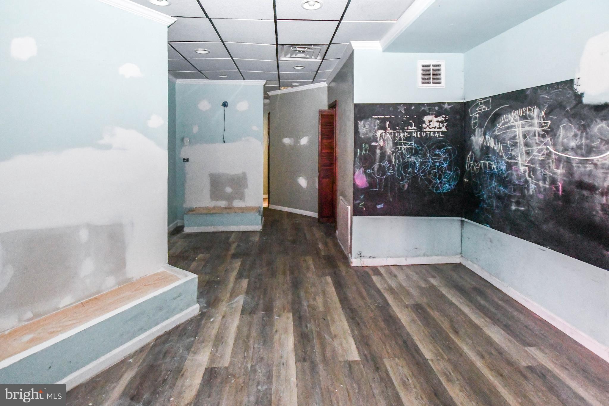 FAIRMOUNT HEIGHTS - Commercial Lease